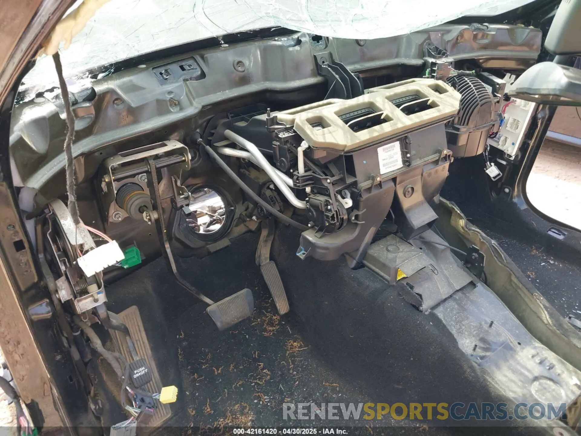 17 Photograph of a damaged car 2C3CDXCT2LH107586 DODGE CHARGER 2020
