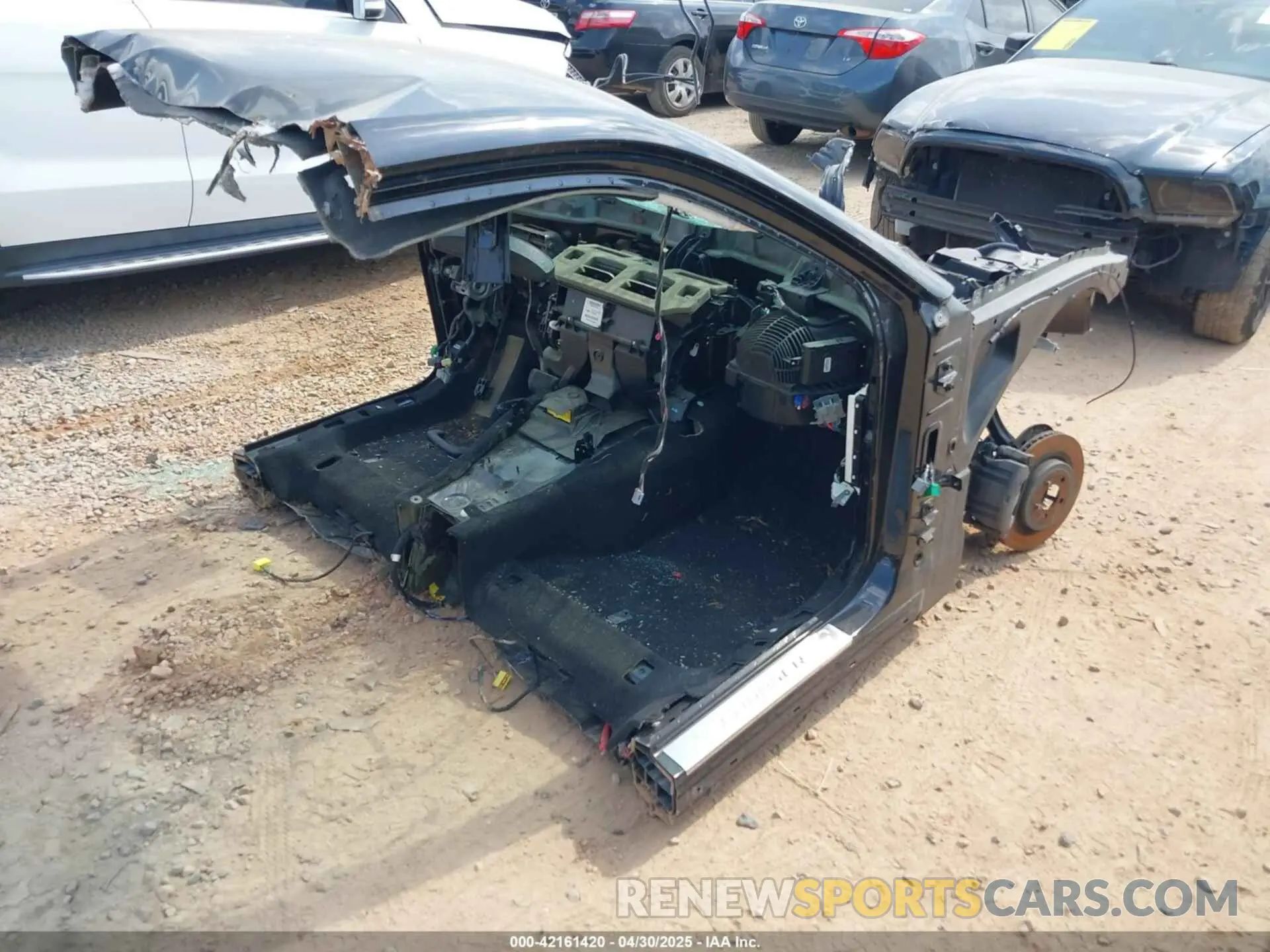 4 Photograph of a damaged car 2C3CDXCT2LH107586 DODGE CHARGER 2020