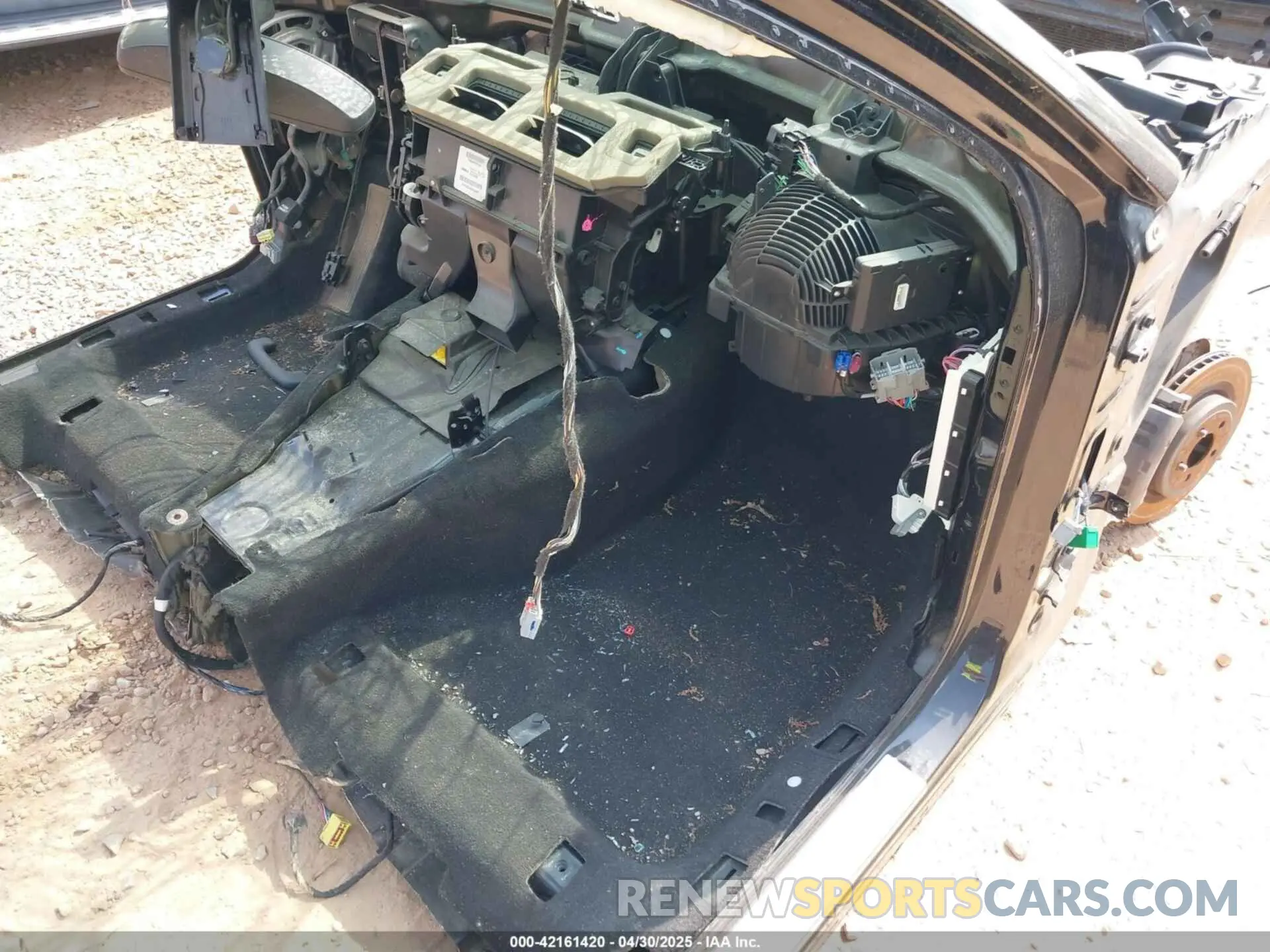 5 Photograph of a damaged car 2C3CDXCT2LH107586 DODGE CHARGER 2020