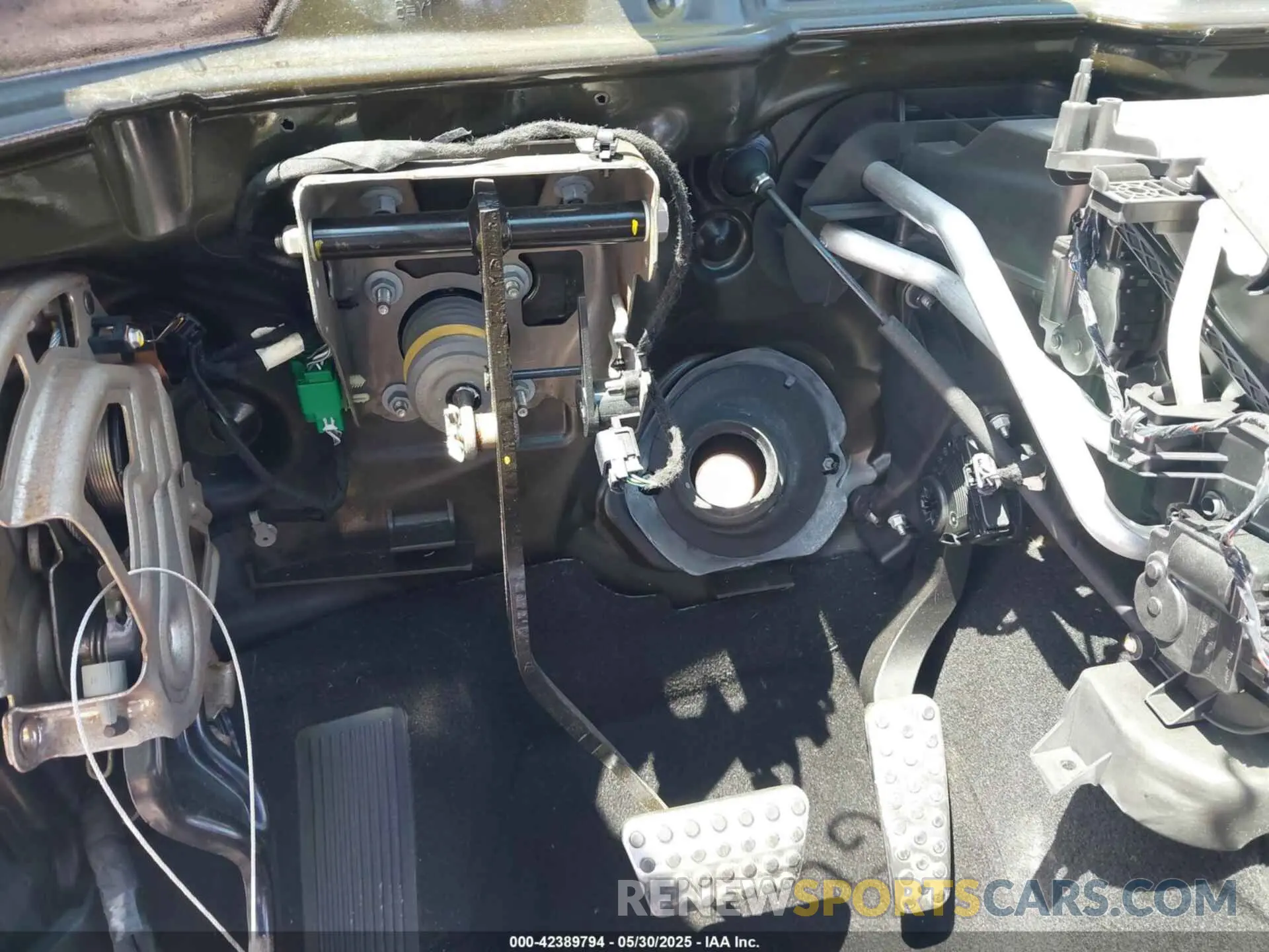 16 Photograph of a damaged car 2C3CDXGJ1LH237514 DODGE CHARGER 2020