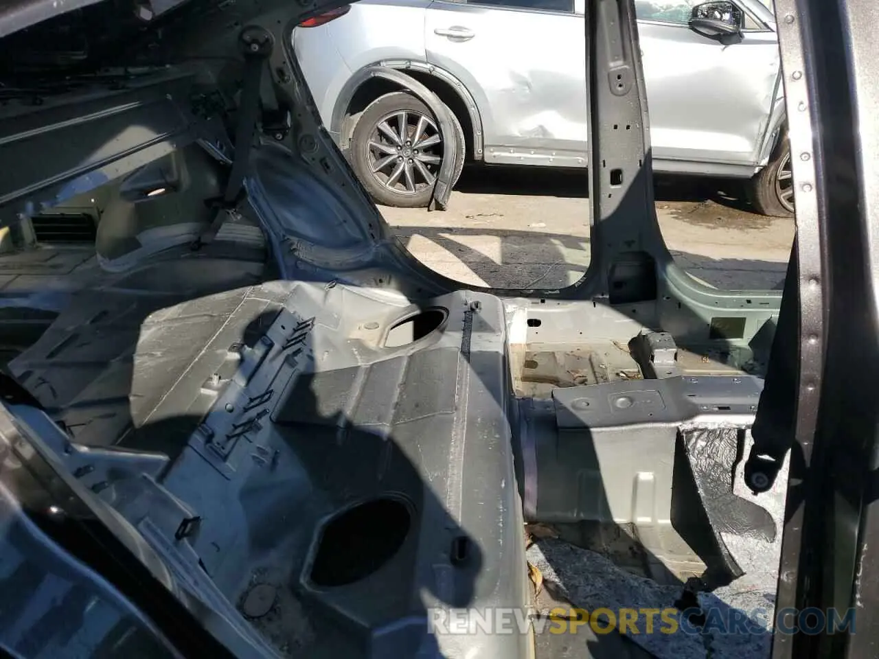 10 Photograph of a damaged car 2C3CDXGJ2LH221533 DODGE CHARGER 2020