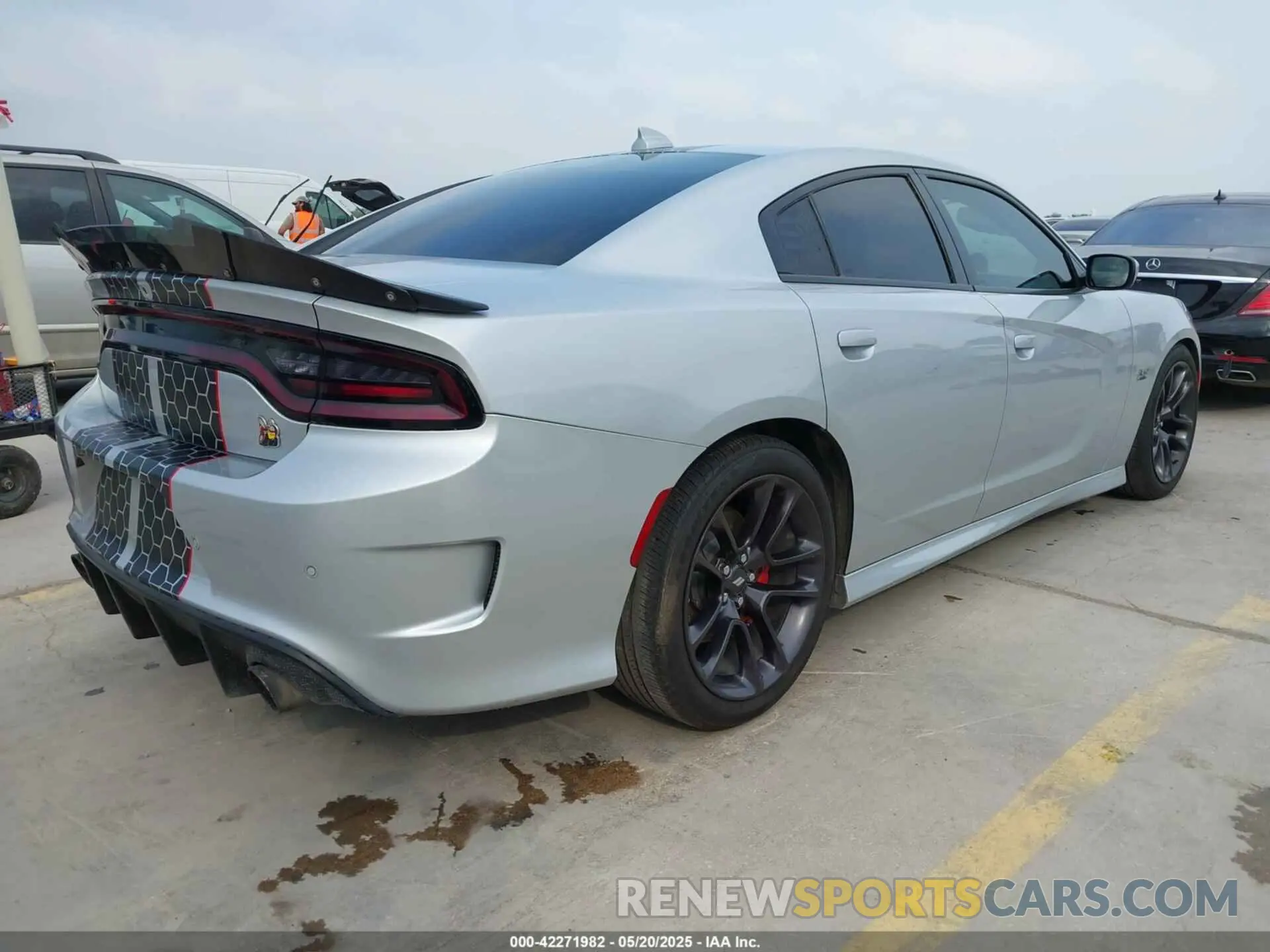 4 Photograph of a damaged car 2C3CDXGJ5LH159013 DODGE CHARGER 2020