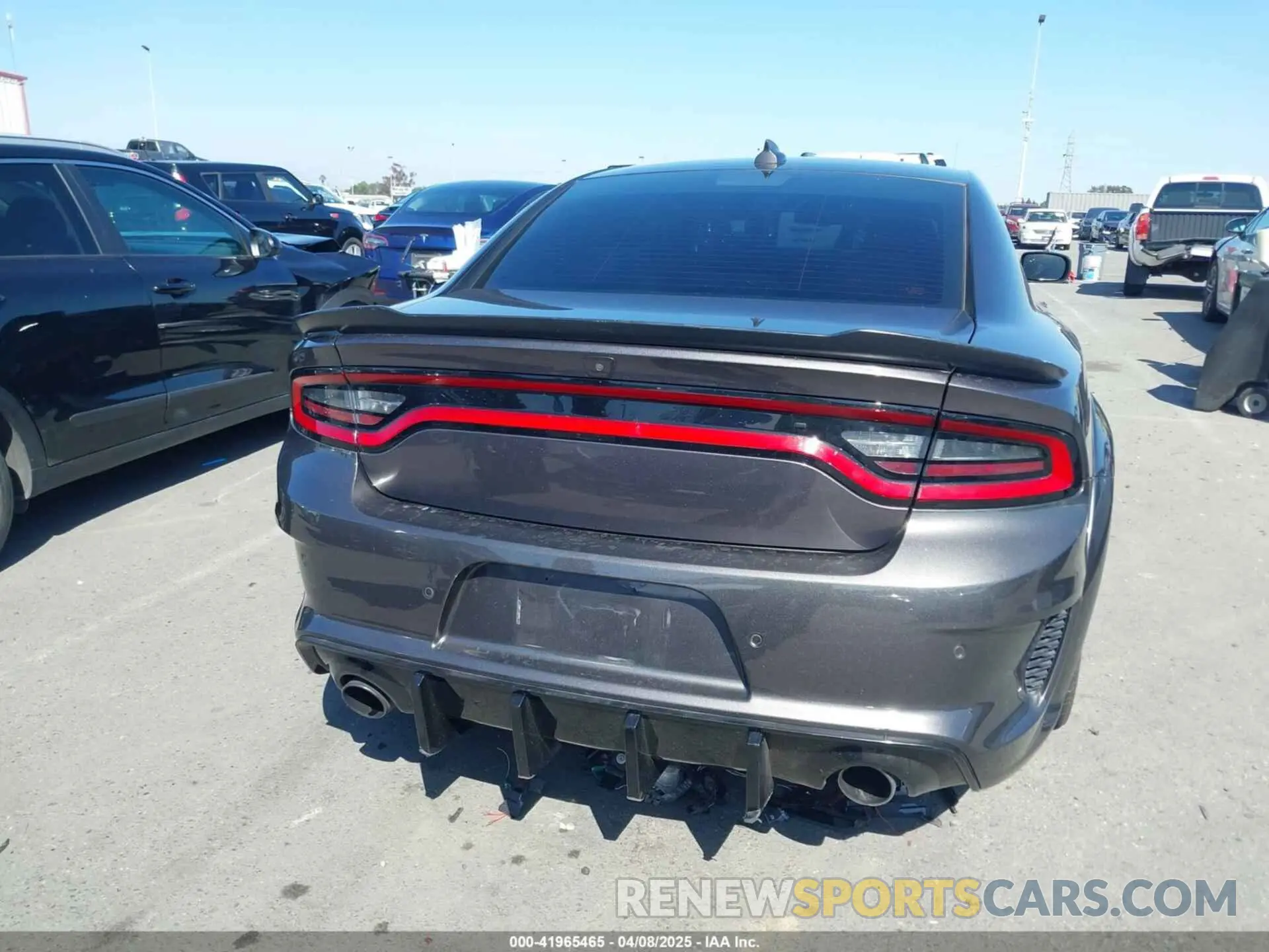 17 Photograph of a damaged car 2C3CDXGJ7LH183040 DODGE CHARGER 2020