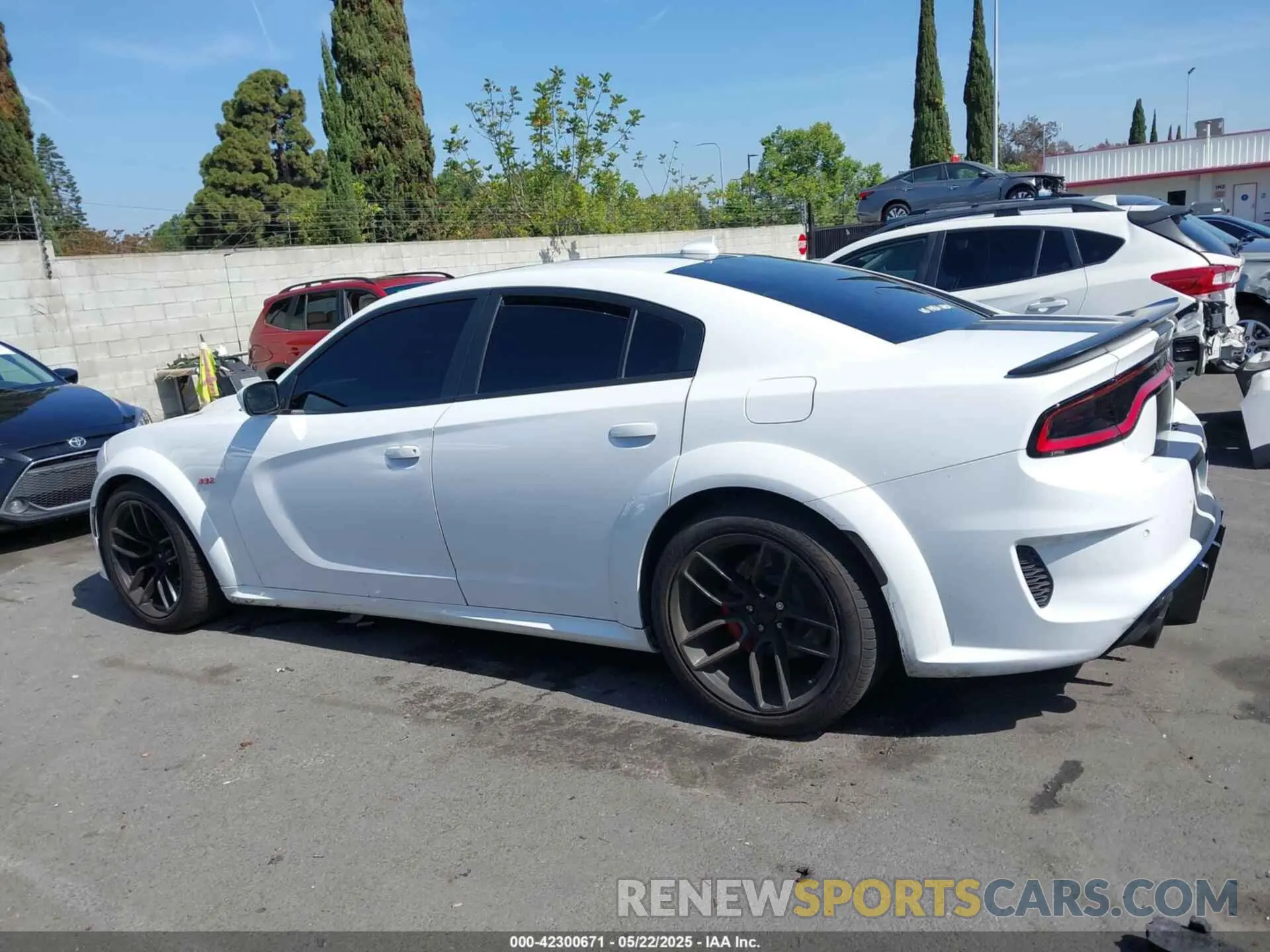 13 Photograph of a damaged car 2C3CDXGJ7LH201374 DODGE CHARGER 2020