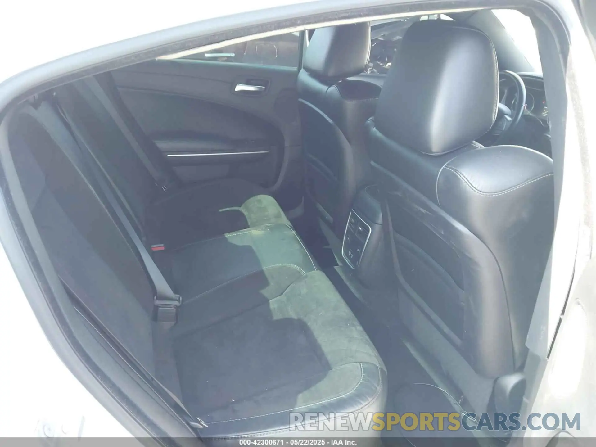 8 Photograph of a damaged car 2C3CDXGJ7LH201374 DODGE CHARGER 2020