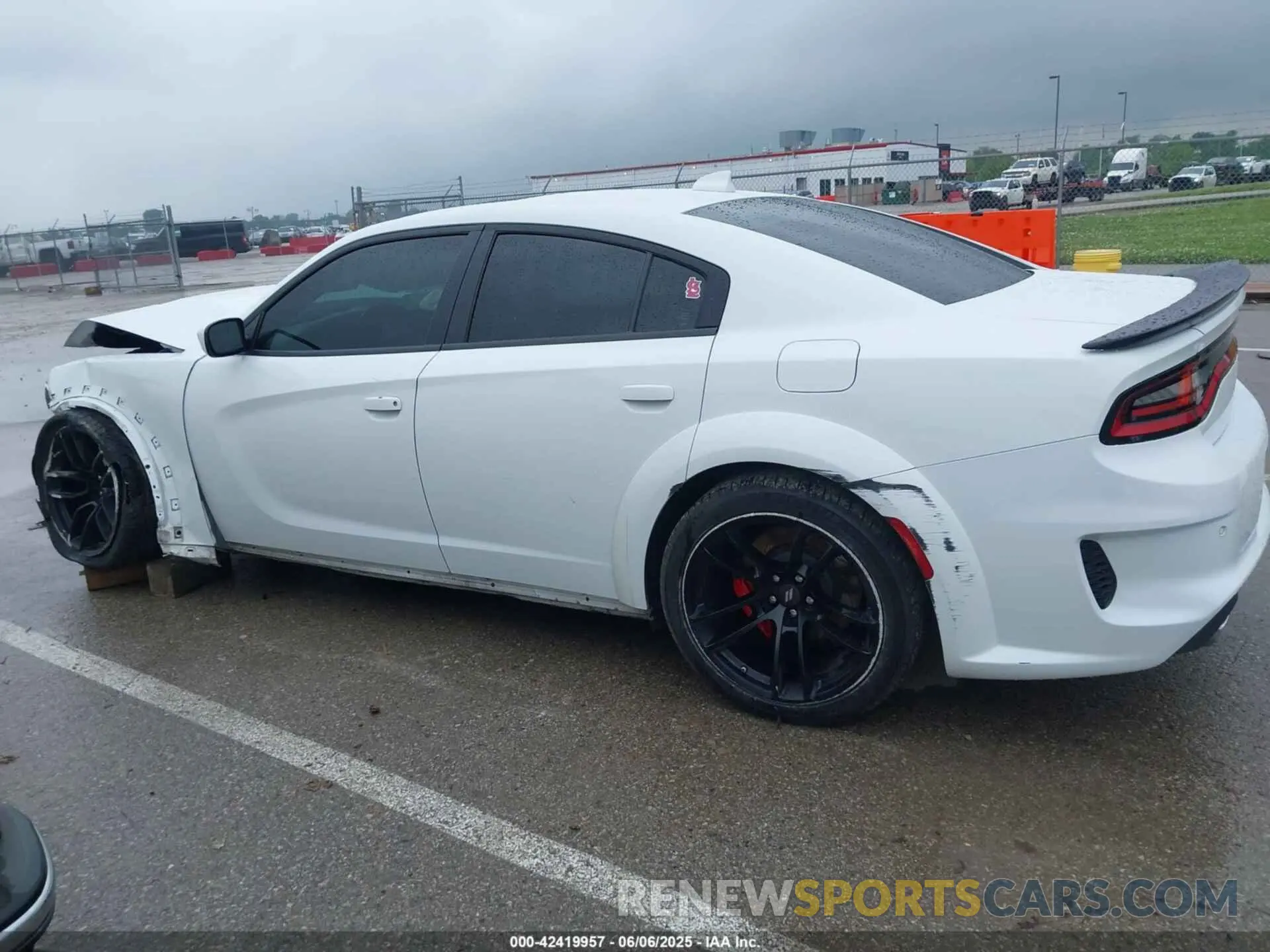 15 Photograph of a damaged car 2C3CDXGJ8LH164688 DODGE CHARGER 2020