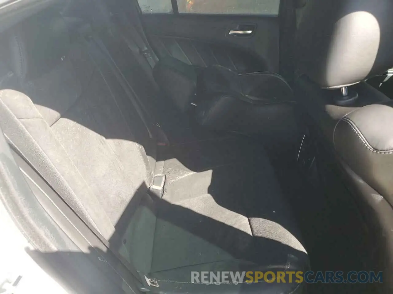 10 Photograph of a damaged car 2C3CDXHG6LH102418 DODGE CHARGER 2020