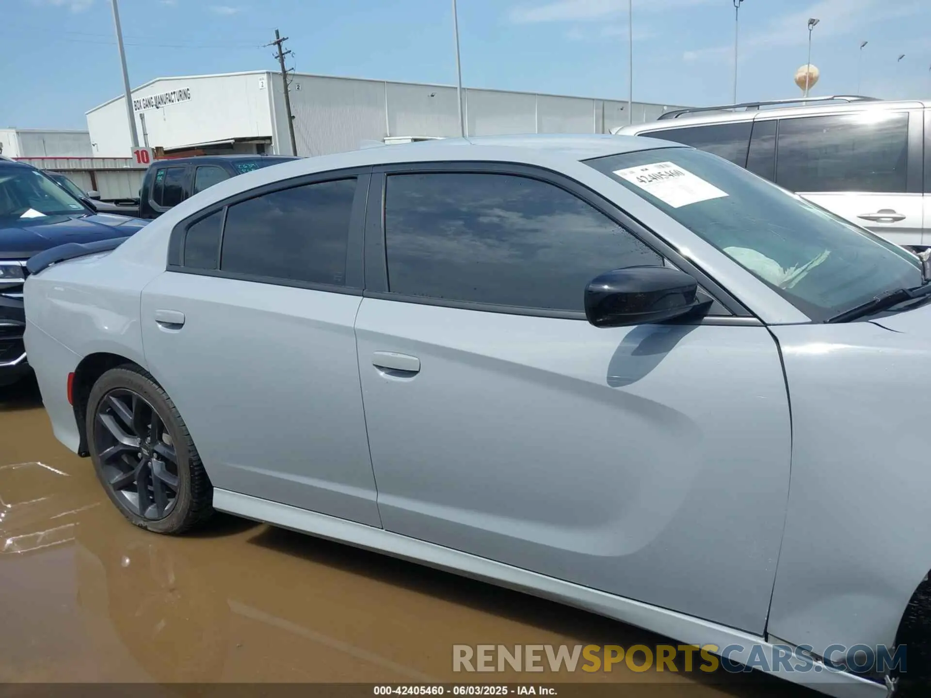 13 Photograph of a damaged car 2C3CDXHG7LH252070 DODGE CHARGER 2020