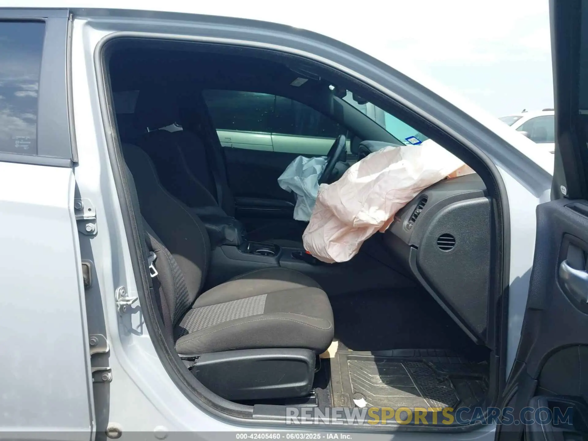 5 Photograph of a damaged car 2C3CDXHG7LH252070 DODGE CHARGER 2020