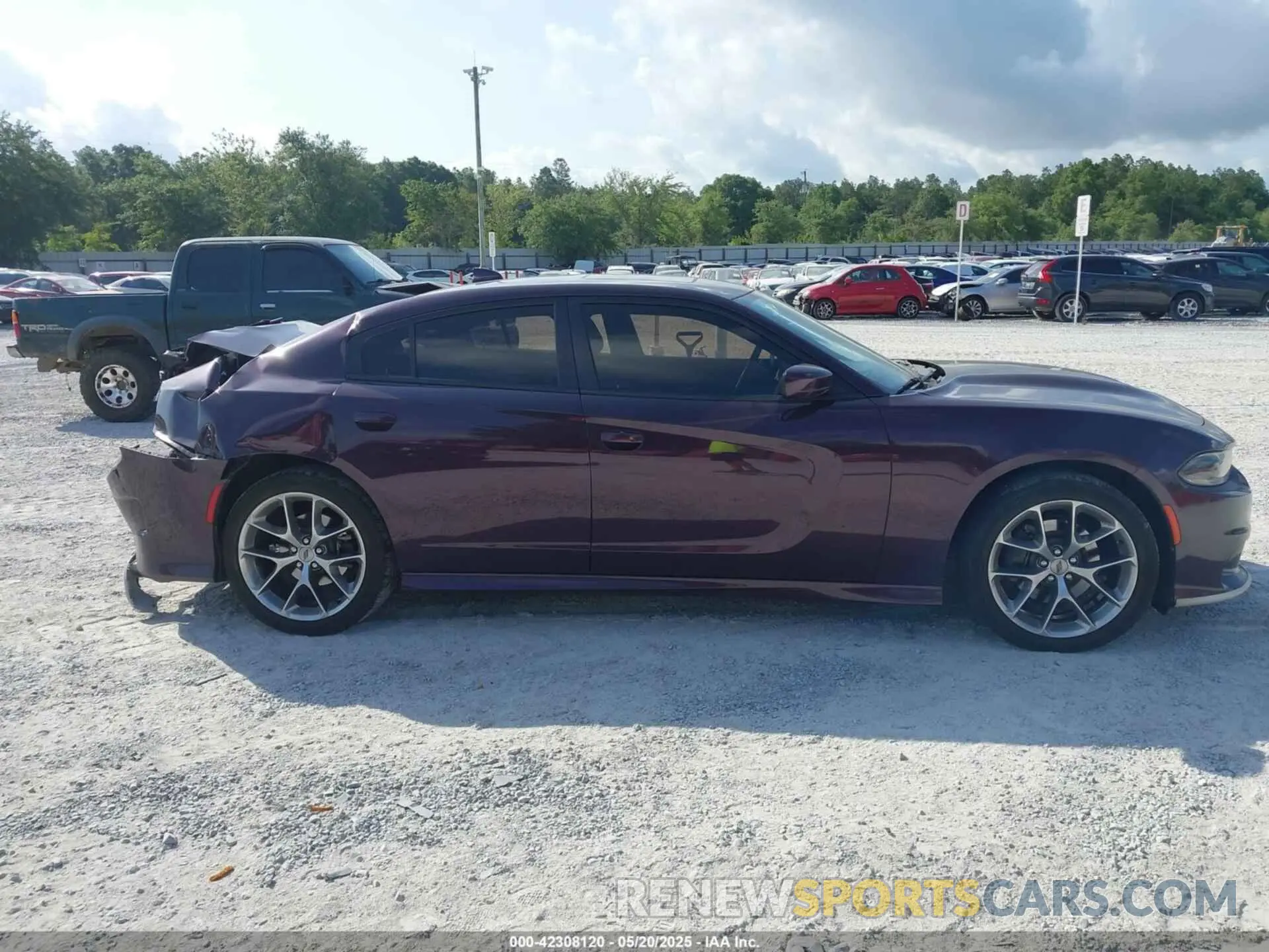 13 Photograph of a damaged car 2C3CDXHG9LH220026 DODGE CHARGER 2020