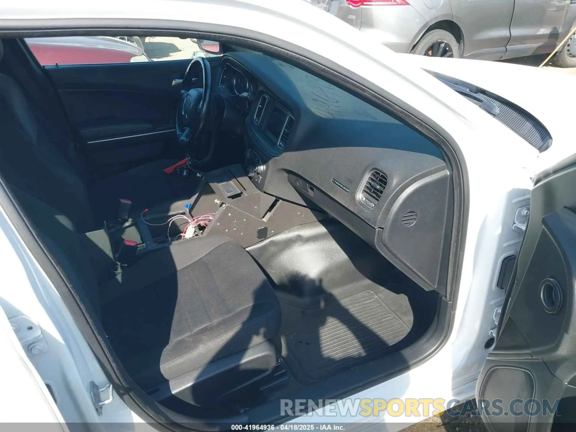 5 Photograph of a damaged car 2C3CDXKT1LH127605 DODGE CHARGER 2020