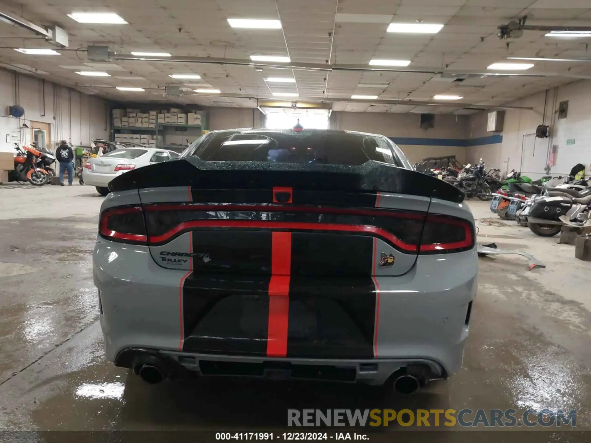 17 Photograph of a damaged car 2C3CDXGJ4MH540627 DODGE CHARGER 2021