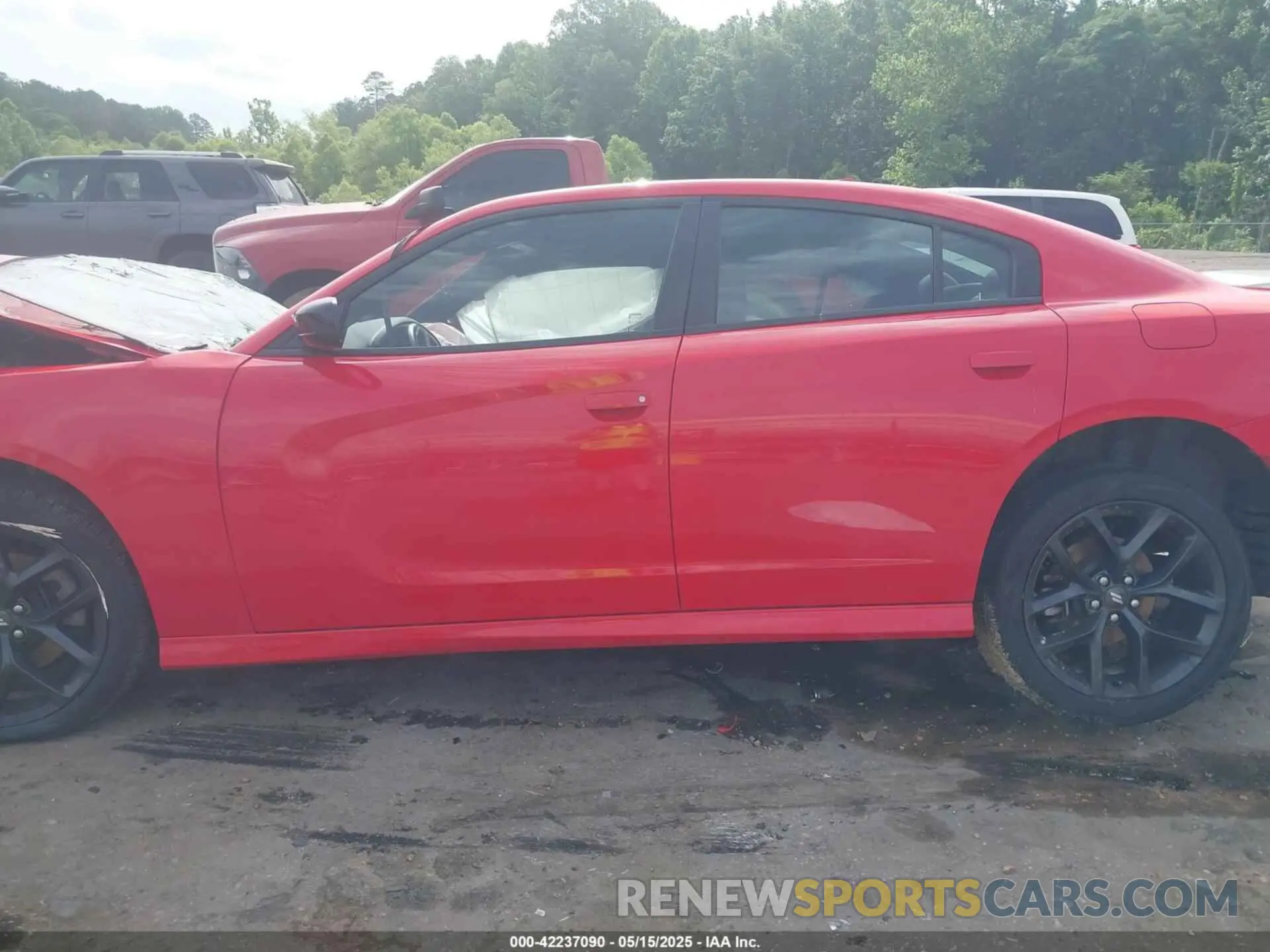 13 Photograph of a damaged car 2C3CDXHG3MH581253 DODGE CHARGER 2021