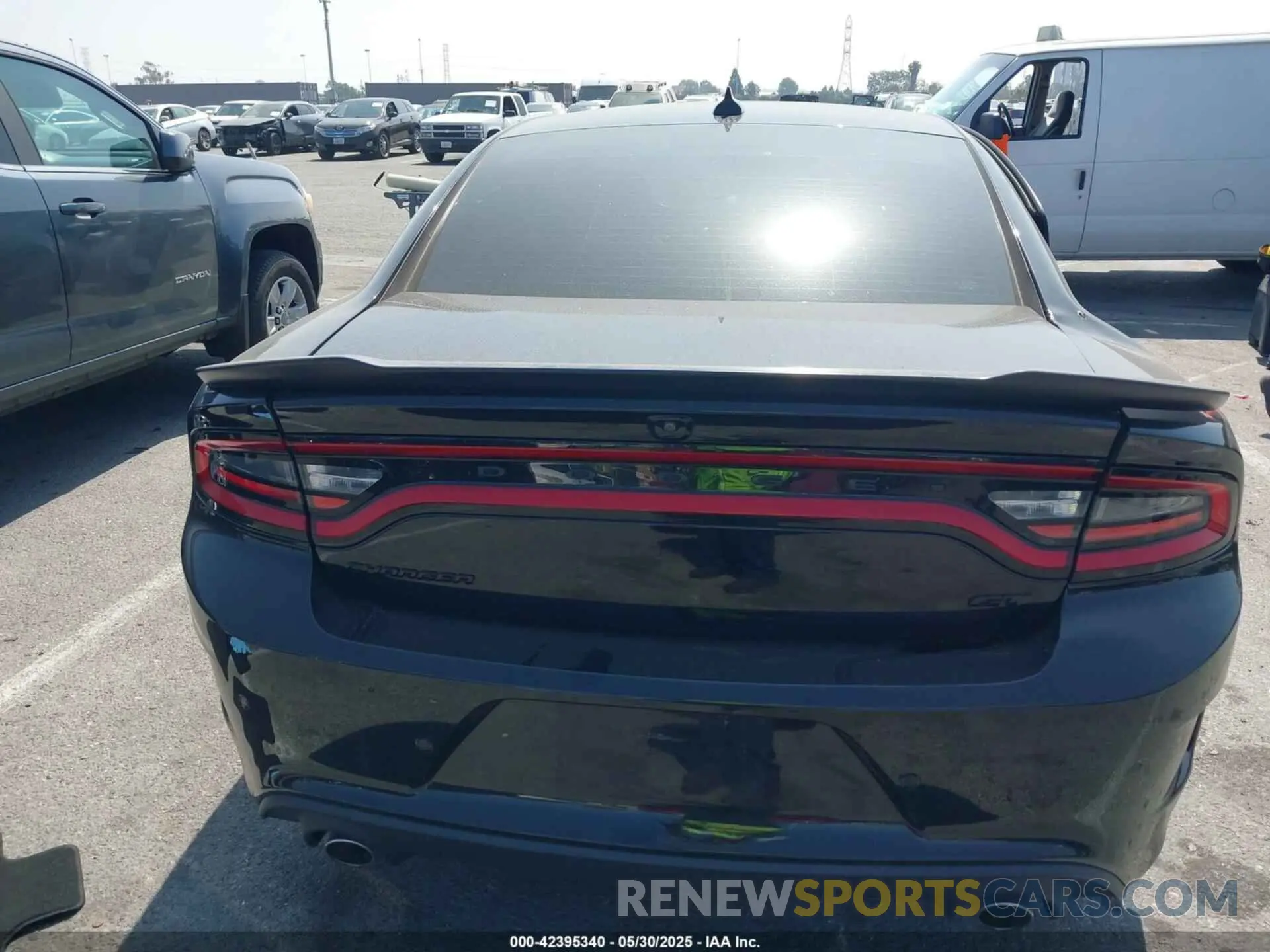16 Photograph of a damaged car 2C3CDXHGXMH633929 DODGE CHARGER 2021