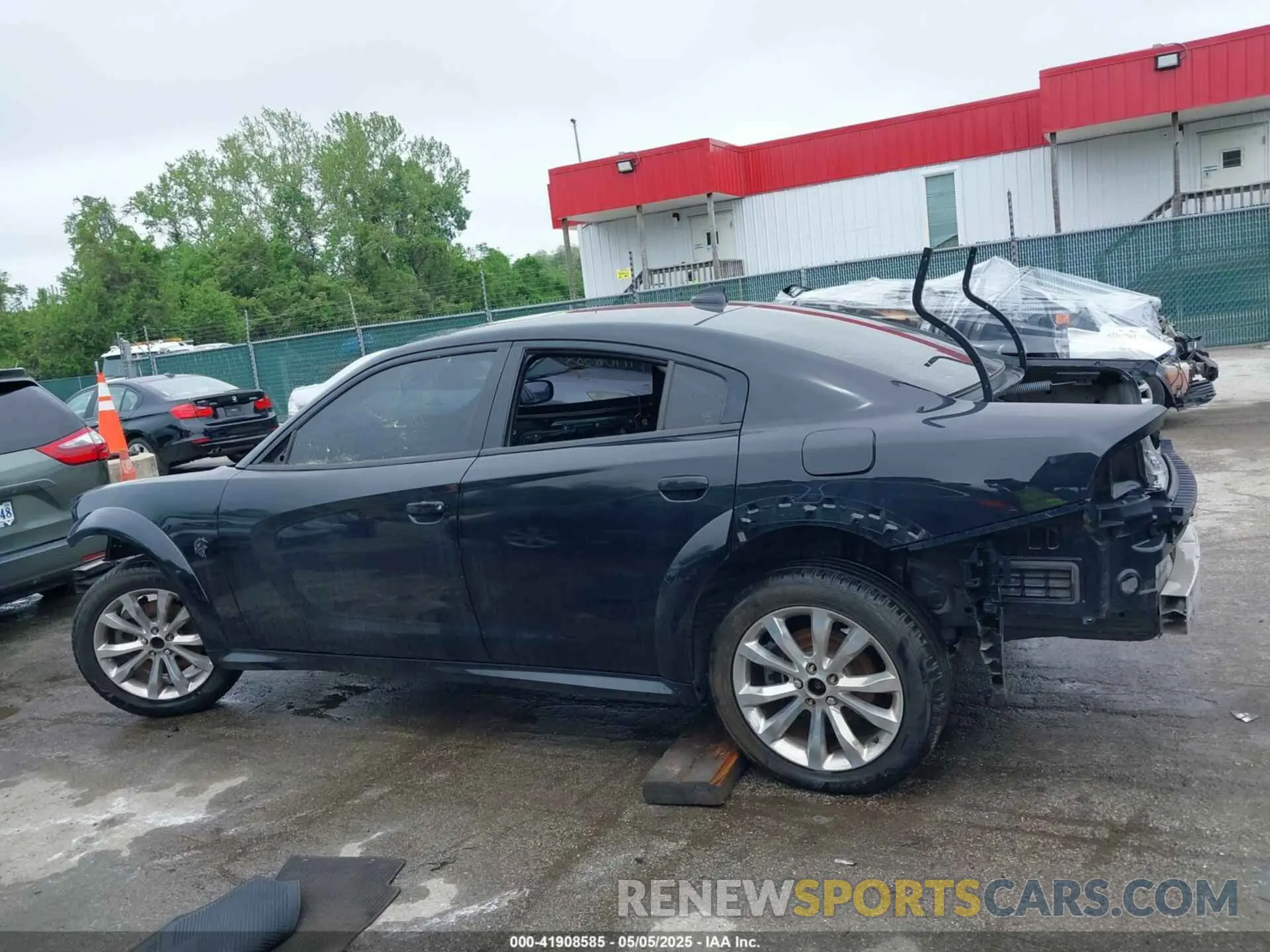 13 Photograph of a damaged car 2C3CDXL90MH543438 DODGE CHARGER 2021