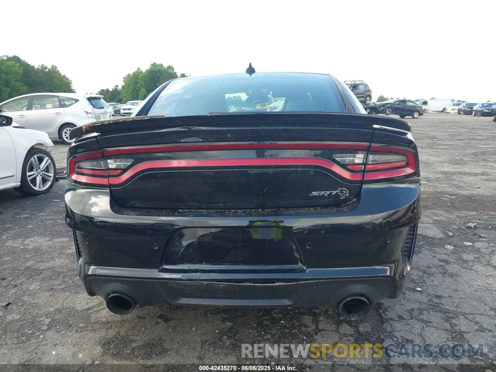 17 Photograph of a damaged car 2C3CDXL98MH620606 DODGE CHARGER 2021