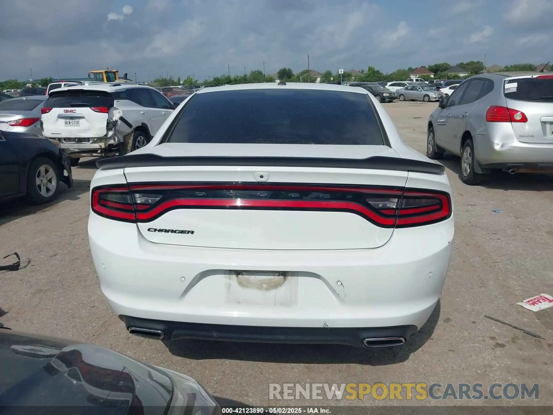 17 Photograph of a damaged car 2C3CDXBG0NH138911 DODGE CHARGER 2022