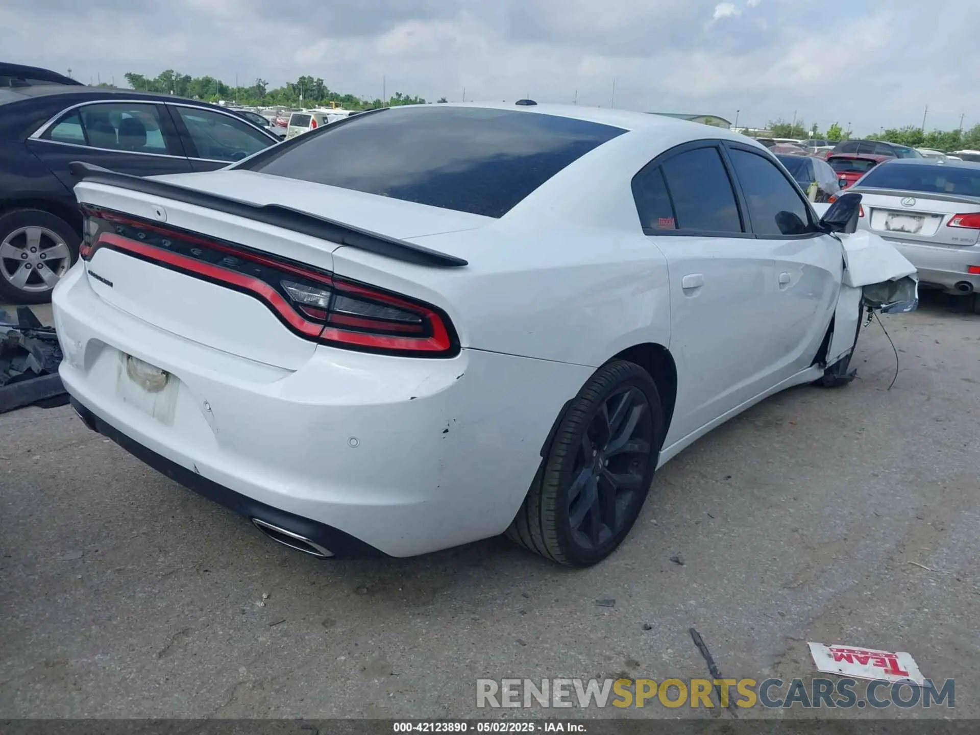 4 Photograph of a damaged car 2C3CDXBG0NH138911 DODGE CHARGER 2022