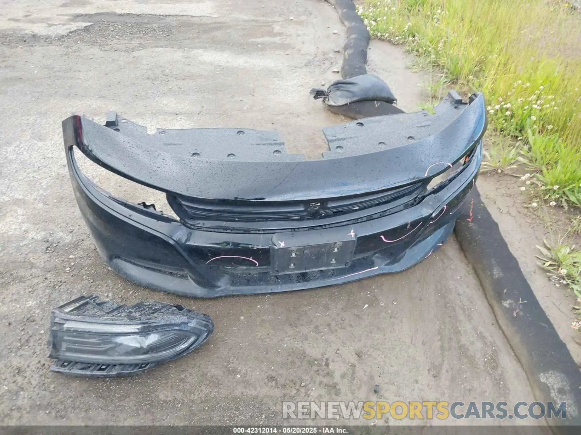 12 Photograph of a damaged car 2C3CDXBG3NH169280 DODGE CHARGER 2022
