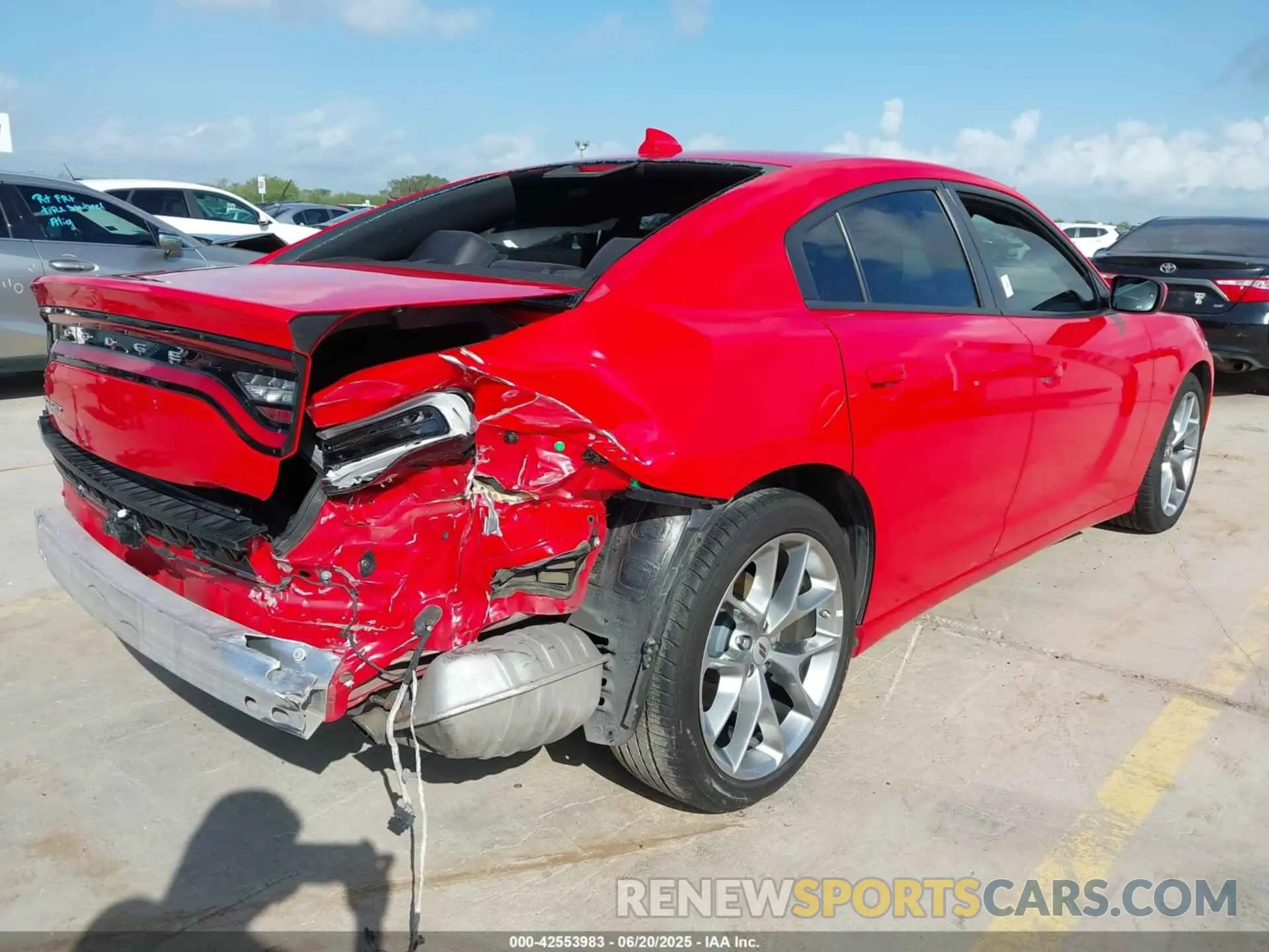 4 Photograph of a damaged car 2C3CDXBG3NH243636 DODGE CHARGER 2022