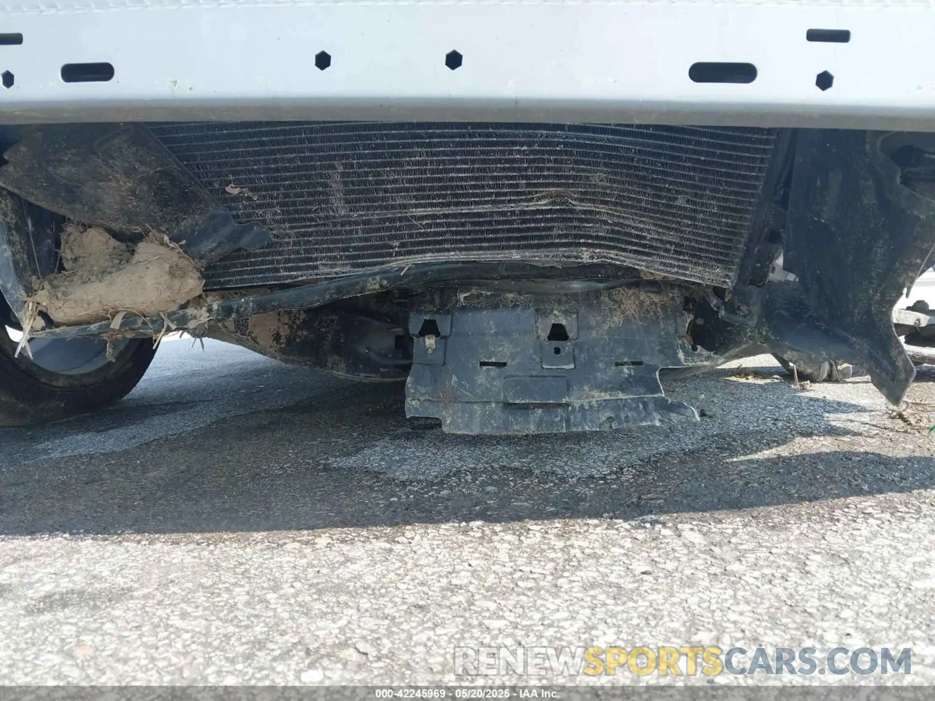 18 Photograph of a damaged car 2C3CDXBG4NH115275 DODGE CHARGER 2022