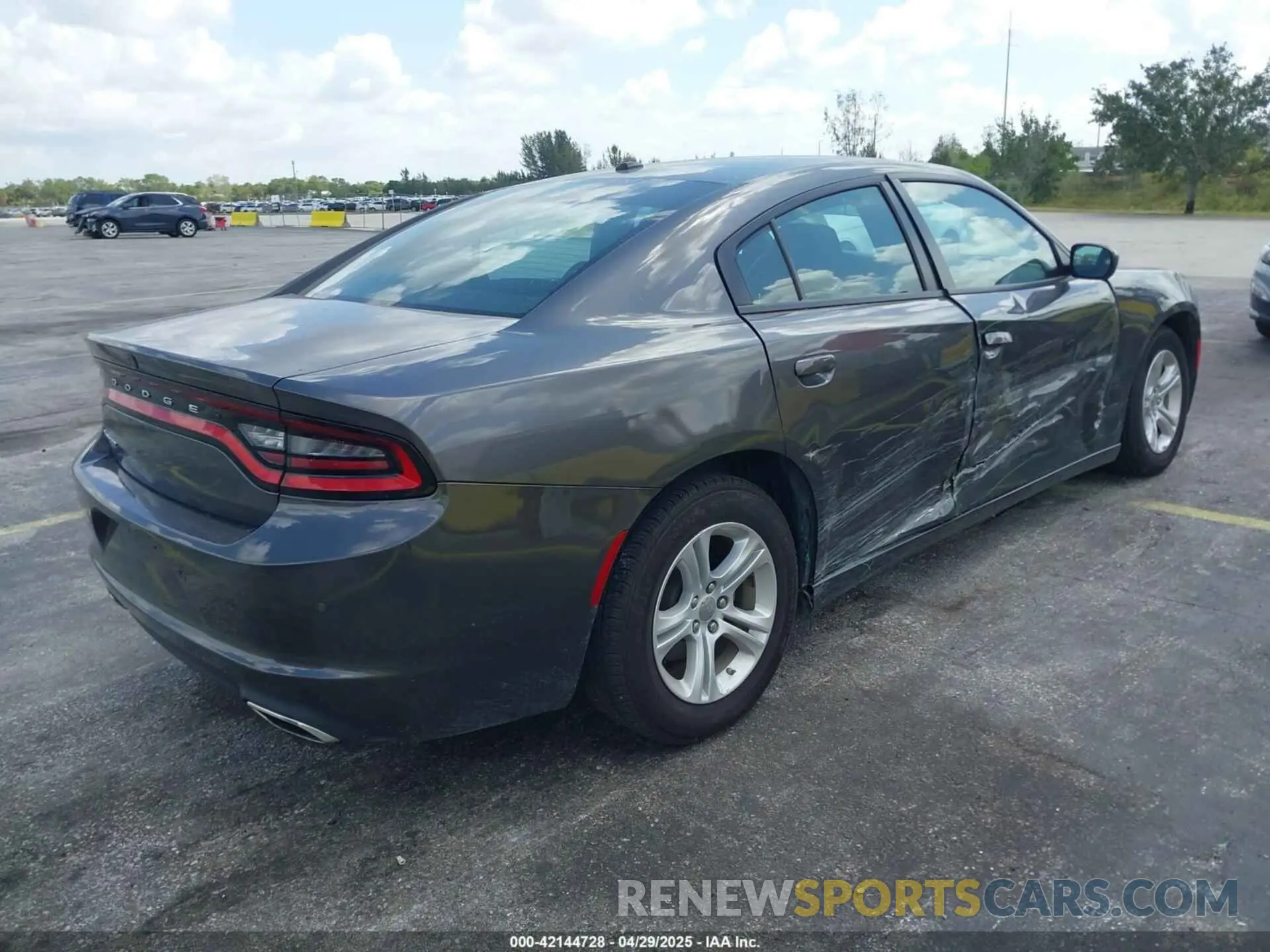 4 Photograph of a damaged car 2C3CDXBG4NH248389 DODGE CHARGER 2022