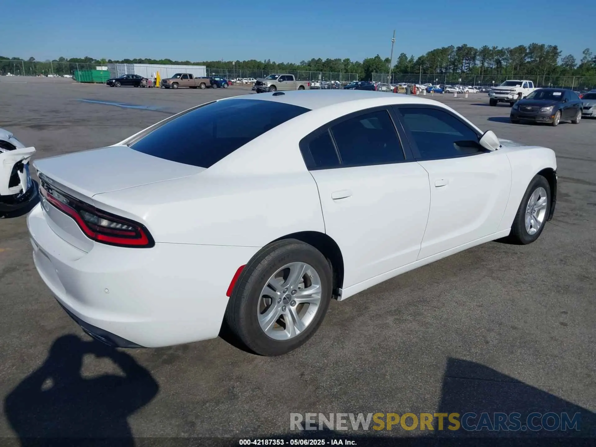 4 Photograph of a damaged car 2C3CDXBG7NH157102 DODGE CHARGER 2022