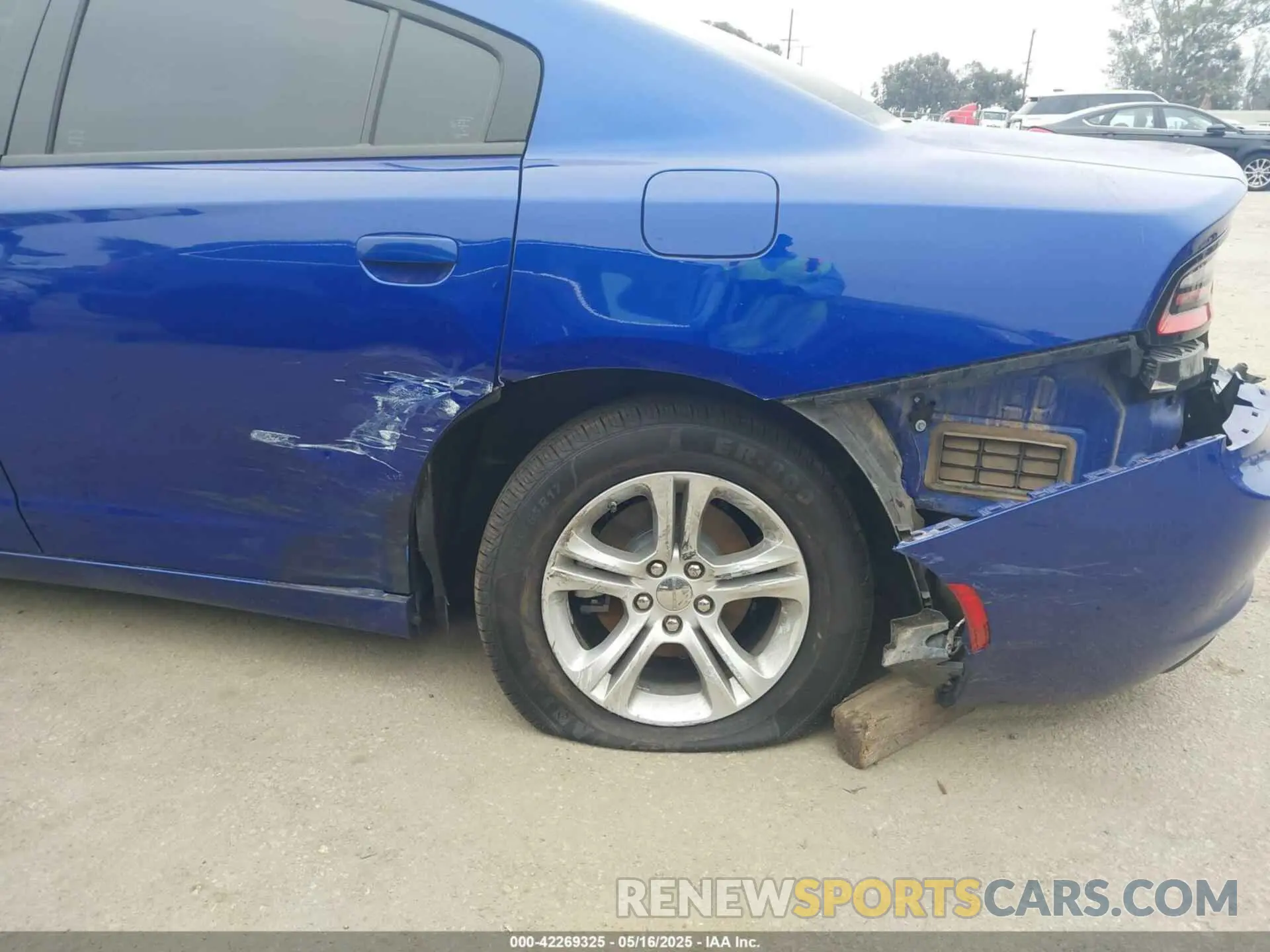 6 Photograph of a damaged car 2C3CDXBGXNH231127 DODGE CHARGER 2022