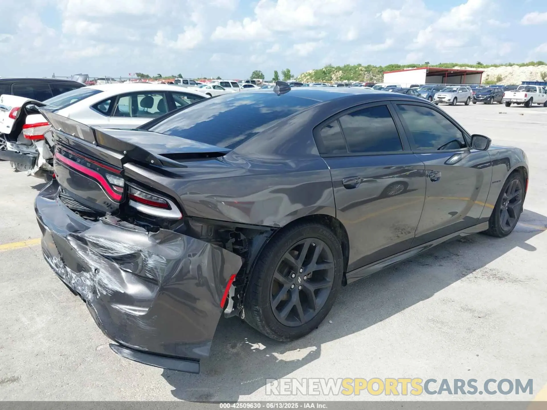 4 Photograph of a damaged car 2C3CDXCT0NH221153 DODGE CHARGER 2022