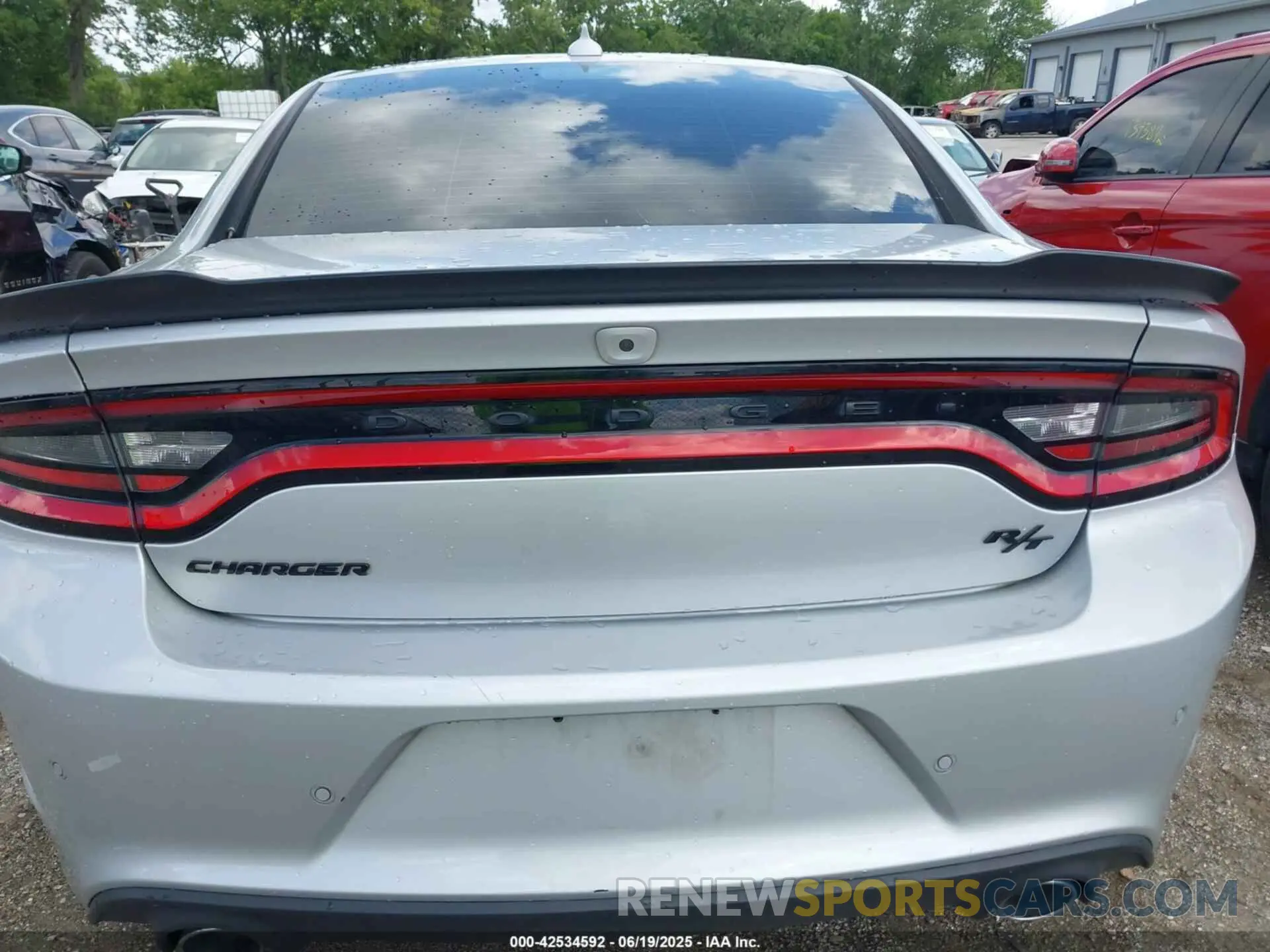 16 Photograph of a damaged car 2C3CDXCT1NH240536 DODGE CHARGER 2022