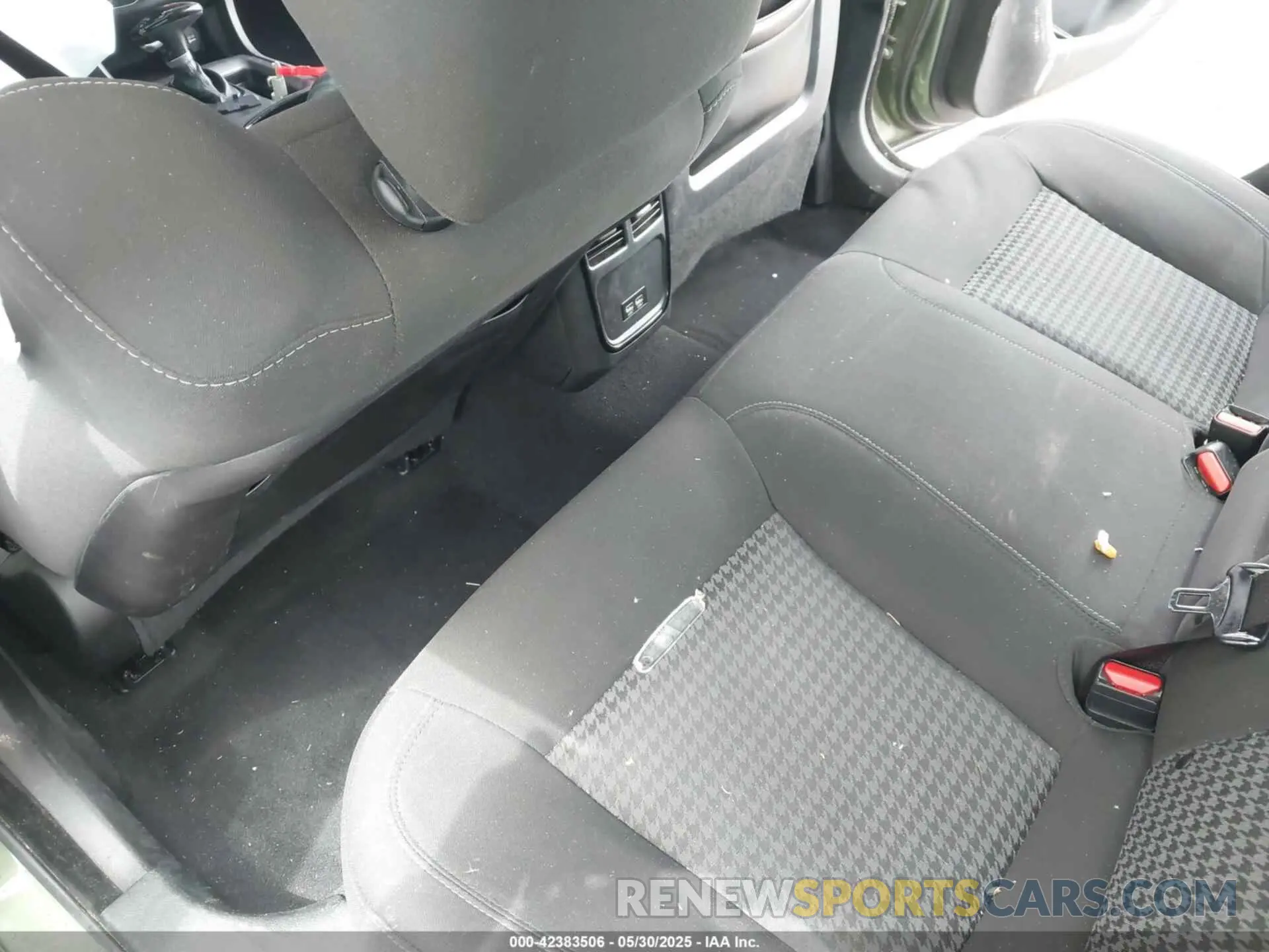 8 Photograph of a damaged car 2C3CDXCT7NH236149 DODGE CHARGER 2022