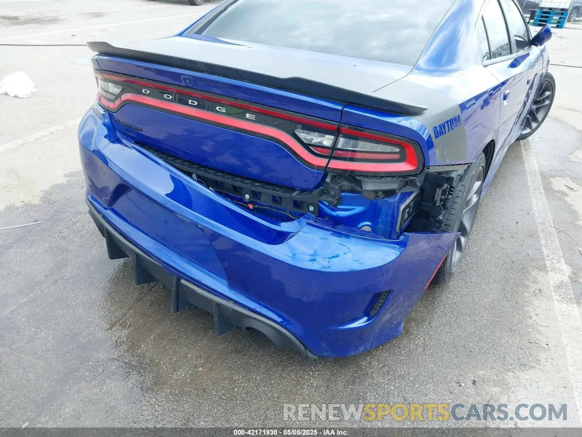 17 Photograph of a damaged car 2C3CDXCTXNH202688 DODGE CHARGER 2022