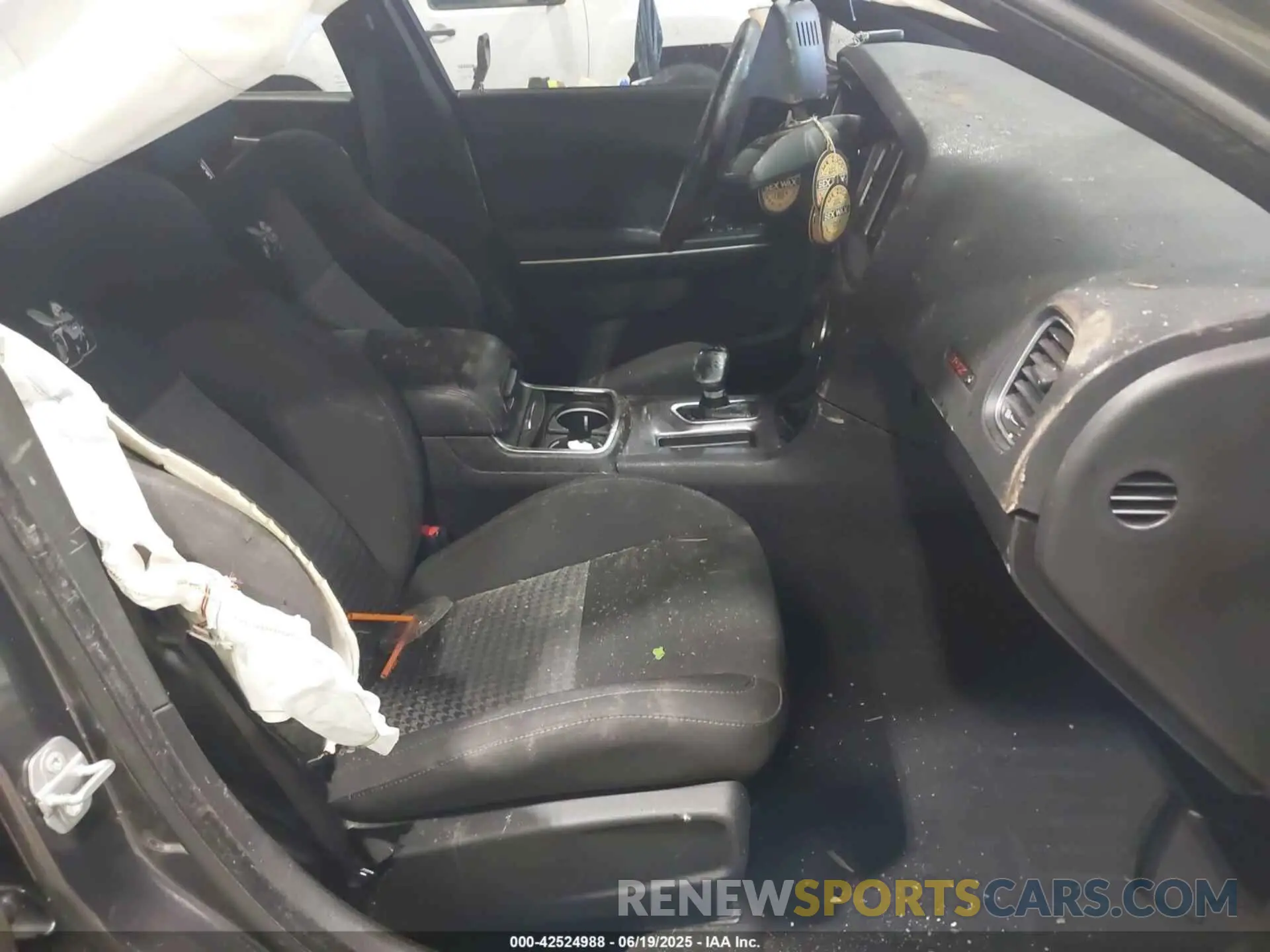 5 Photograph of a damaged car 2C3CDXGJ3NH220393 DODGE CHARGER 2022