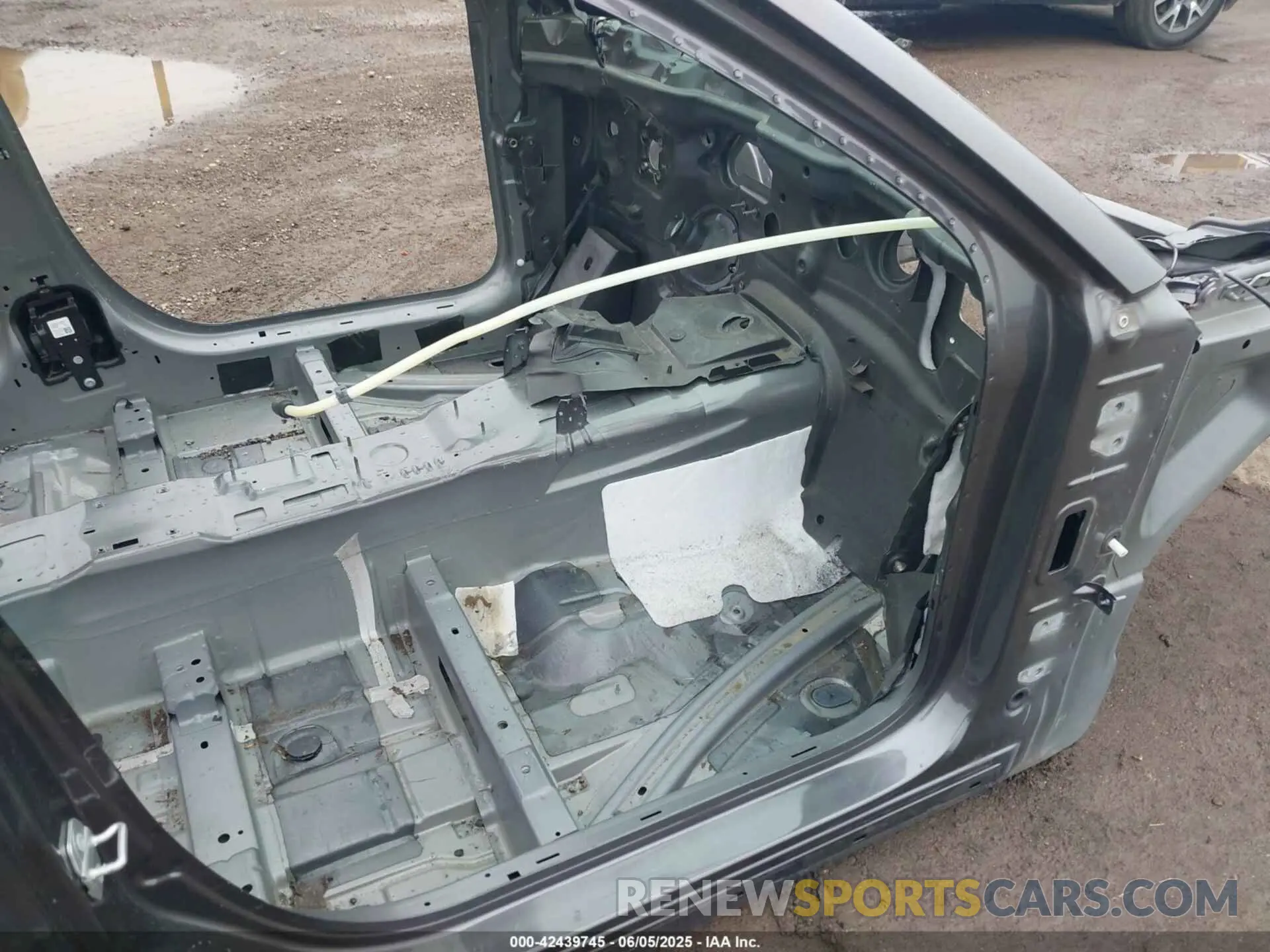 5 Photograph of a damaged car 2C3CDXGJ5NH122109 DODGE CHARGER 2022