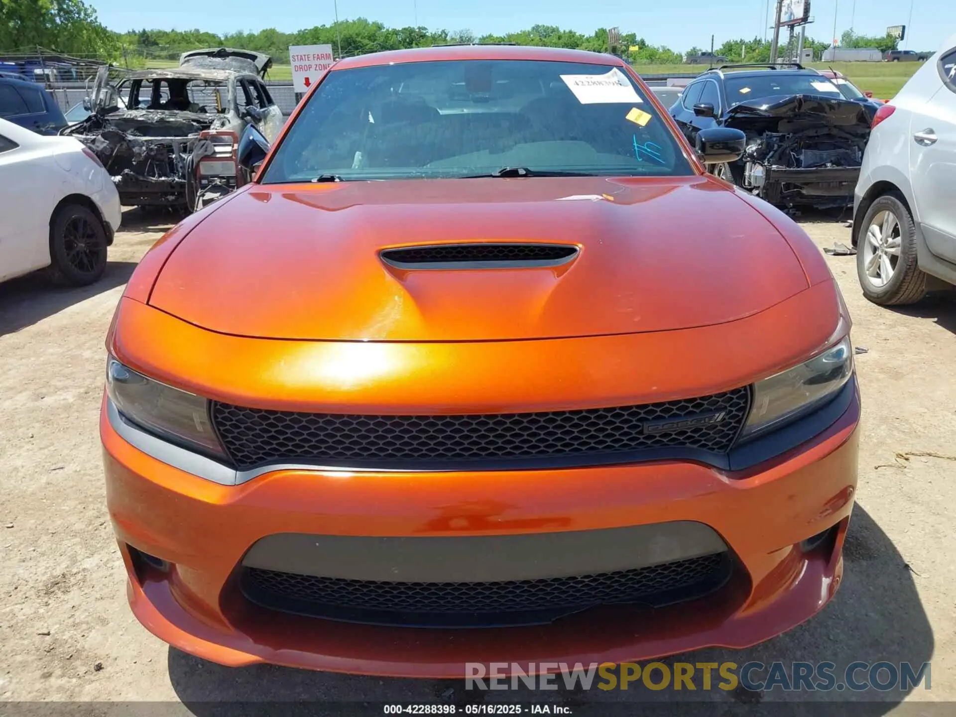 11 Photograph of a damaged car 2C3CDXHG1NH173660 DODGE CHARGER 2022