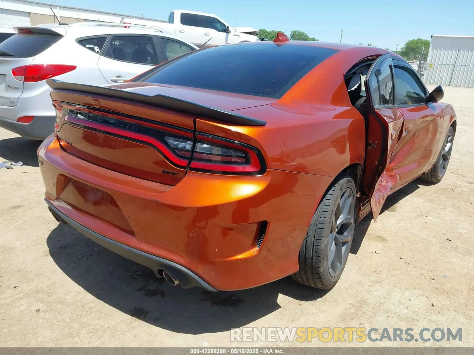 4 Photograph of a damaged car 2C3CDXHG1NH173660 DODGE CHARGER 2022