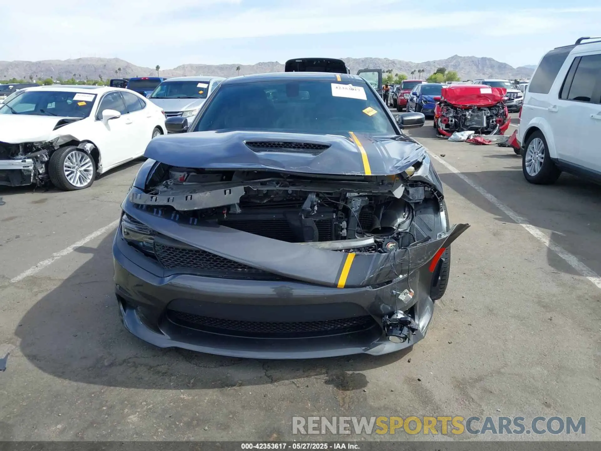 12 Photograph of a damaged car 2C3CDXHG3NH124024 DODGE CHARGER 2022
