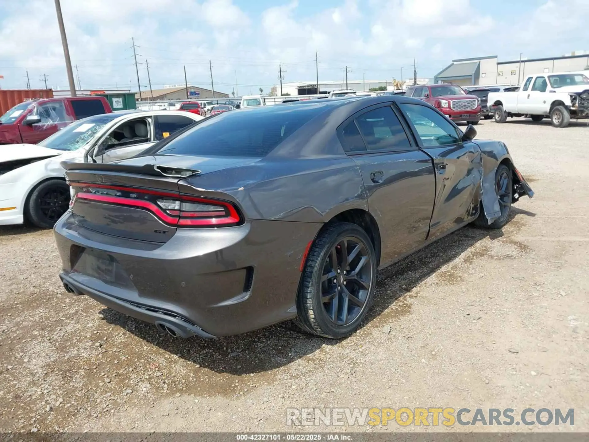 4 Photograph of a damaged car 2C3CDXHG4NH157775 DODGE CHARGER 2022