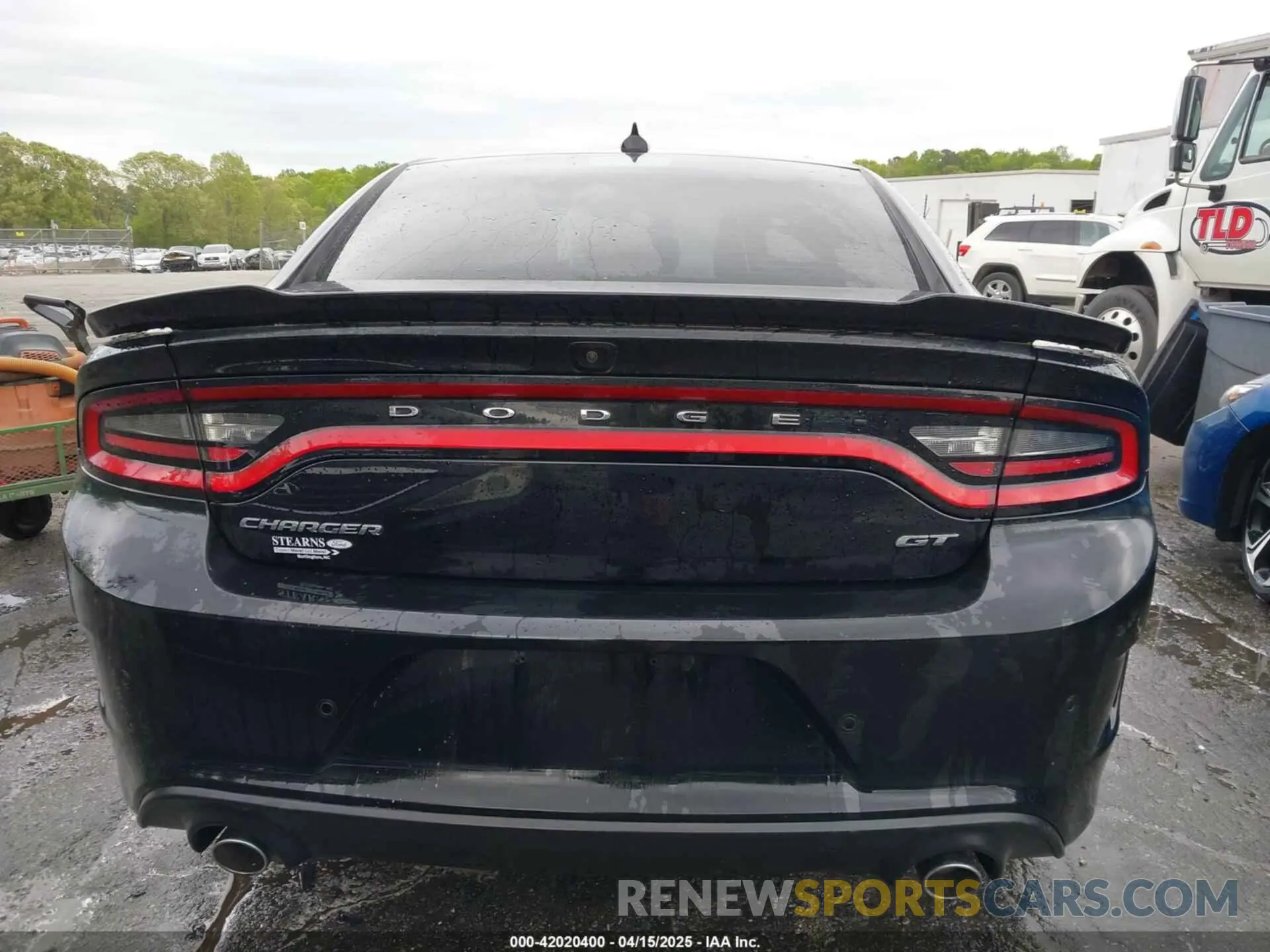 16 Photograph of a damaged car 2C3CDXHG6NH208662 DODGE CHARGER 2022