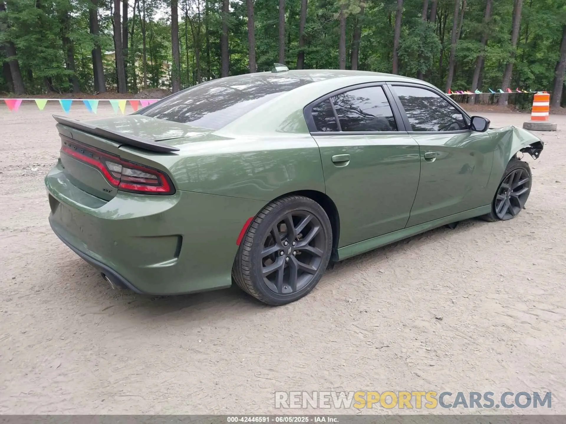 4 Photograph of a damaged car 2C3CDXHG6NH213277 DODGE CHARGER 2022