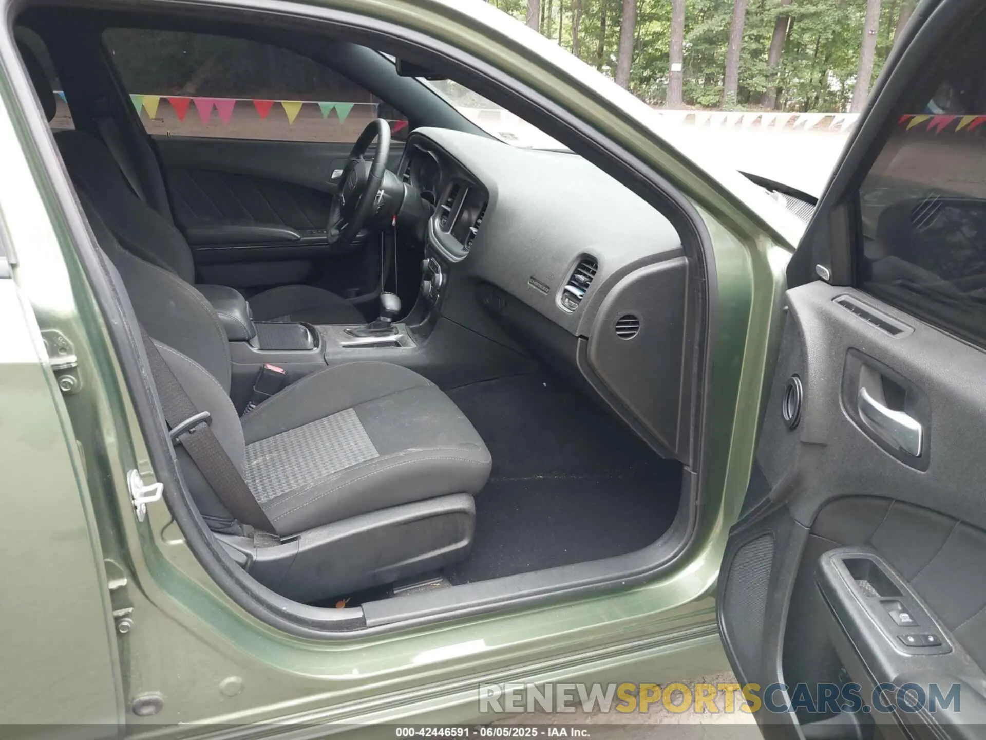 5 Photograph of a damaged car 2C3CDXHG6NH213277 DODGE CHARGER 2022