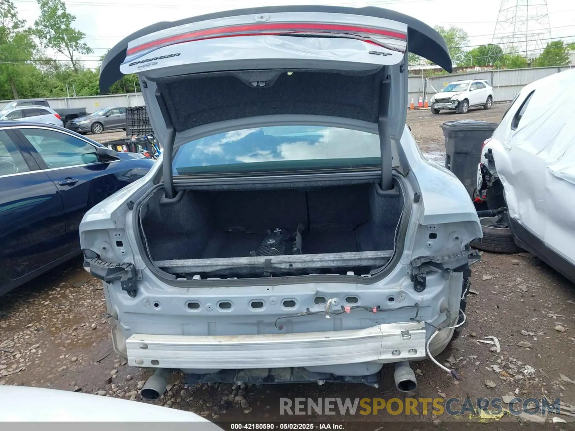 17 Photograph of a damaged car 2C3CDXHG7NH240682 DODGE CHARGER 2022
