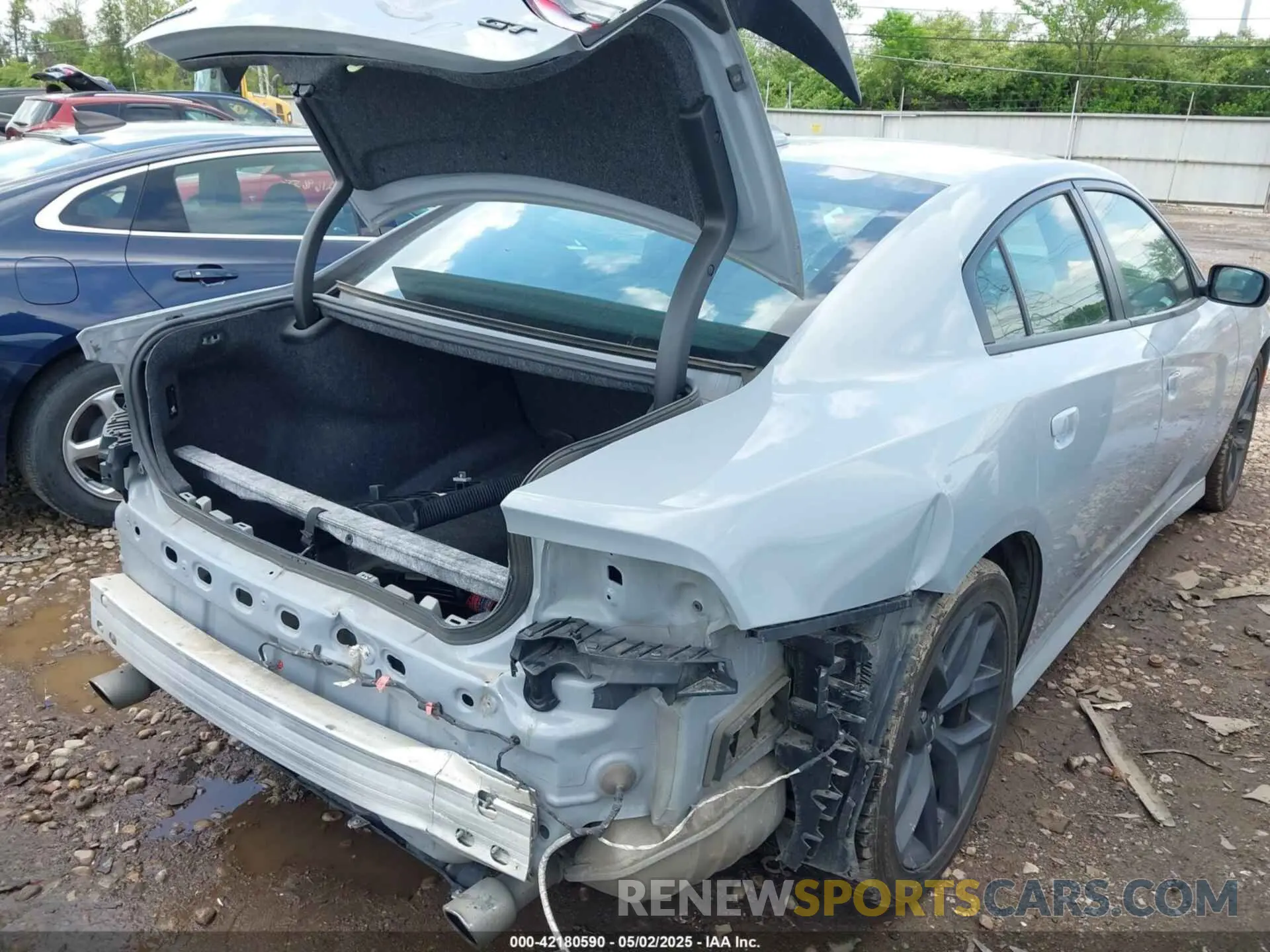 4 Photograph of a damaged car 2C3CDXHG7NH240682 DODGE CHARGER 2022