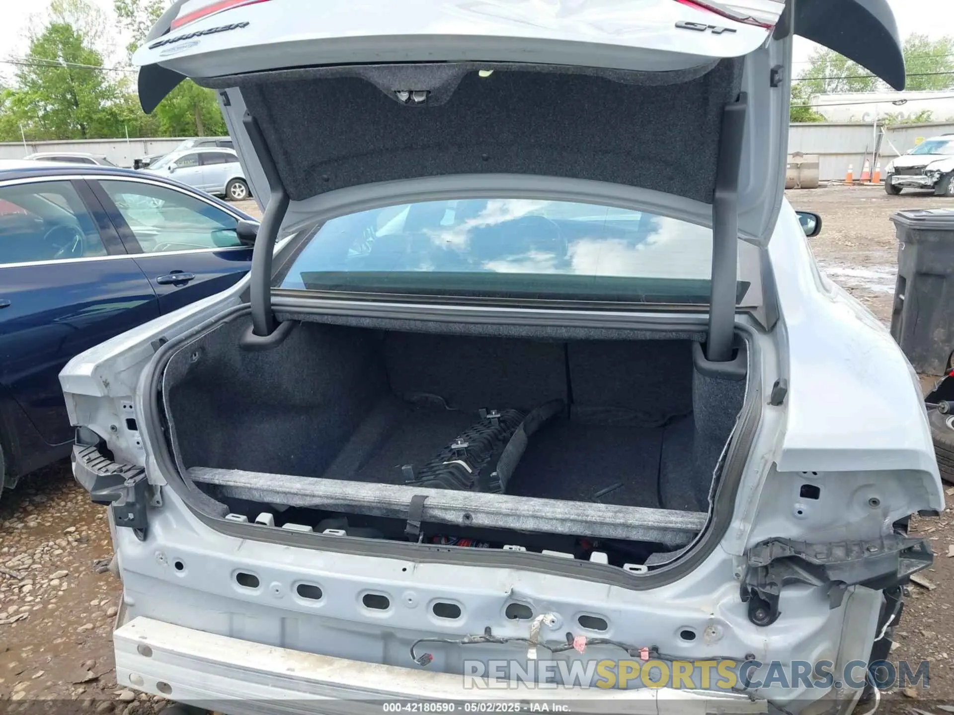 6 Photograph of a damaged car 2C3CDXHG7NH240682 DODGE CHARGER 2022