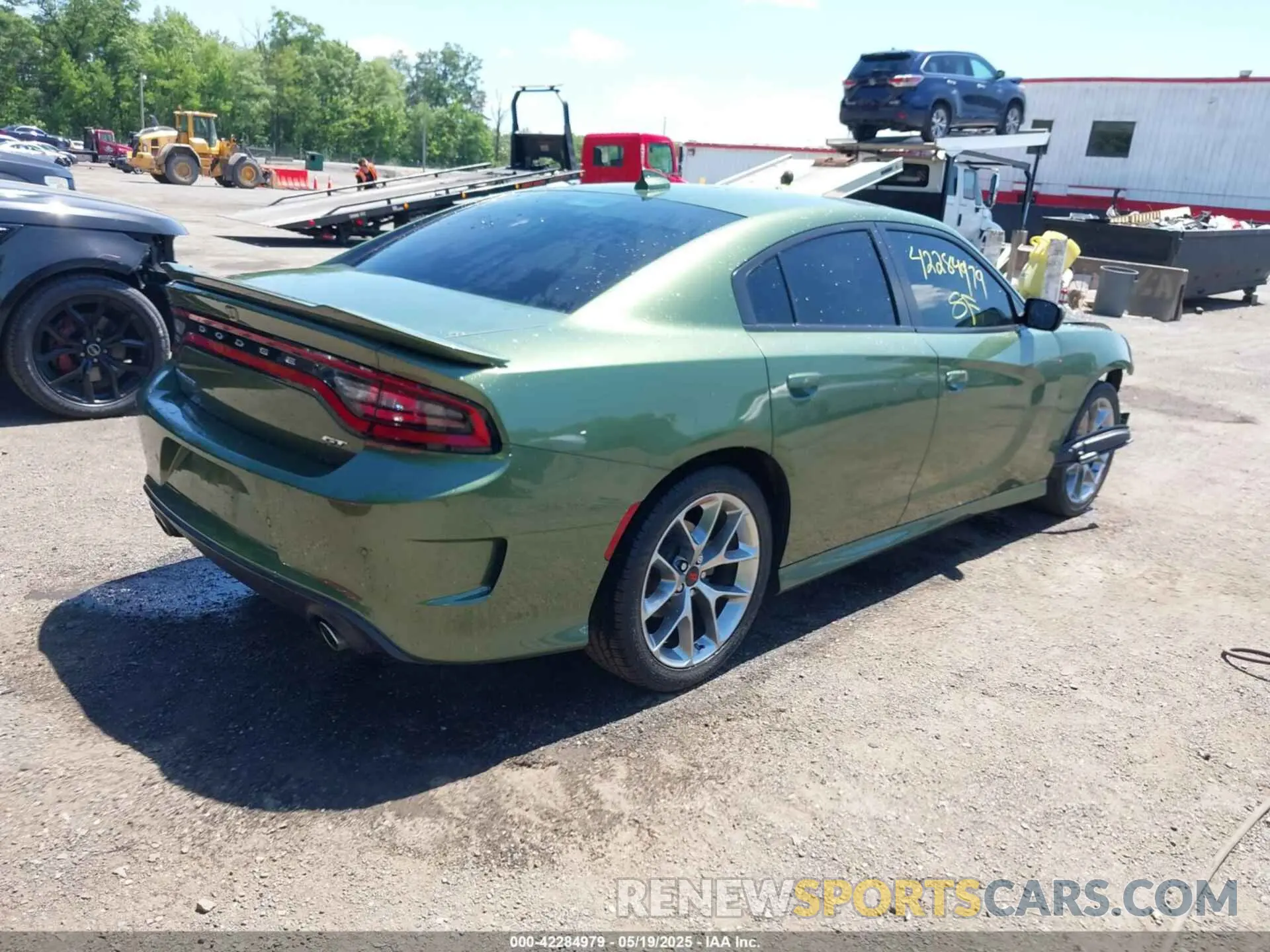 4 Photograph of a damaged car 2C3CDXHG8NH115173 DODGE CHARGER 2022