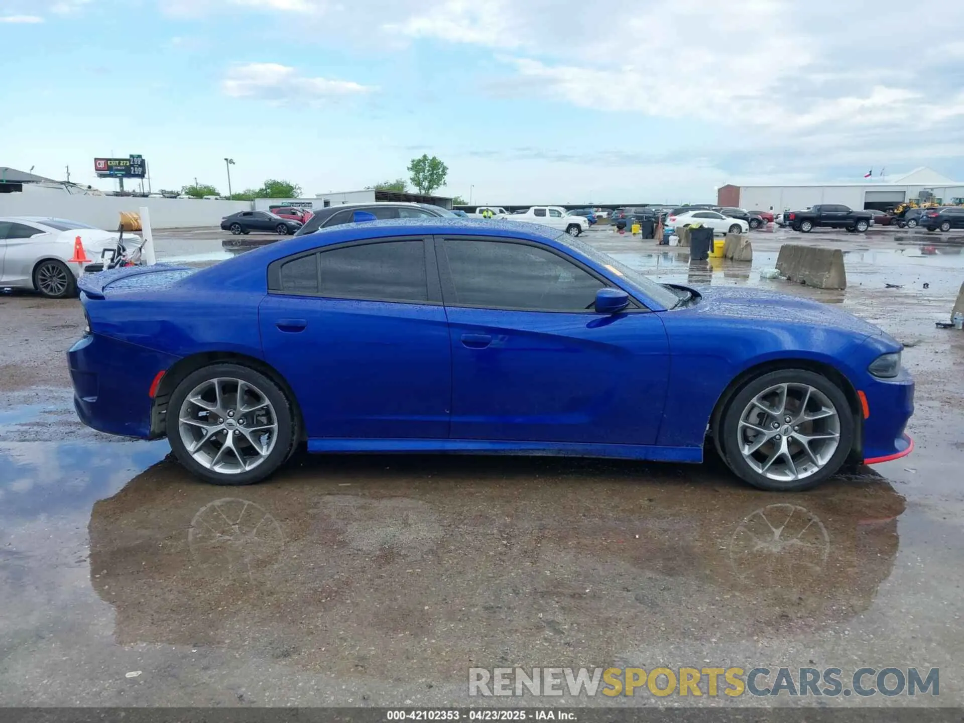 13 Photograph of a damaged car 2C3CDXHG8NH189032 DODGE CHARGER 2022