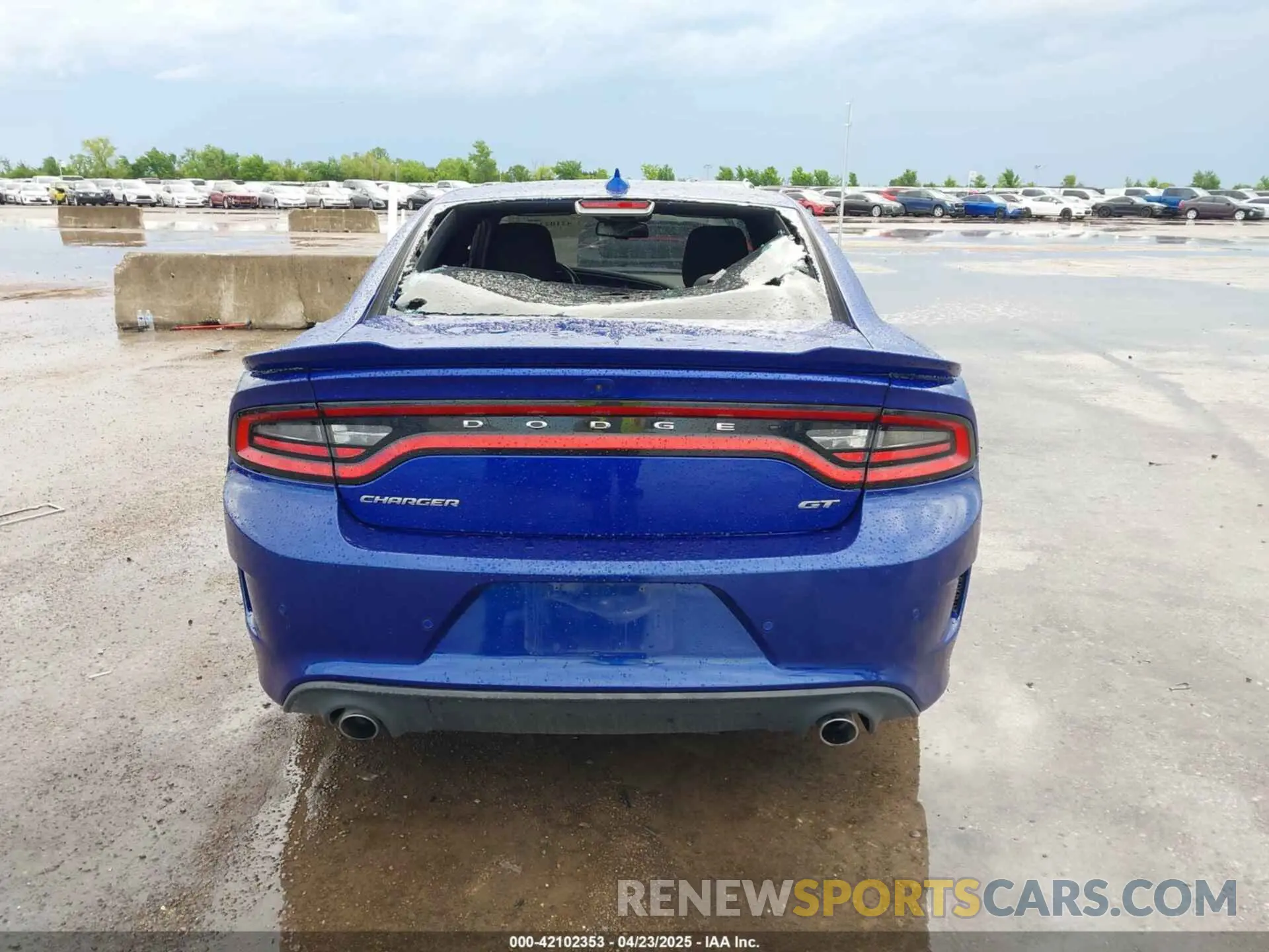 16 Photograph of a damaged car 2C3CDXHG8NH189032 DODGE CHARGER 2022