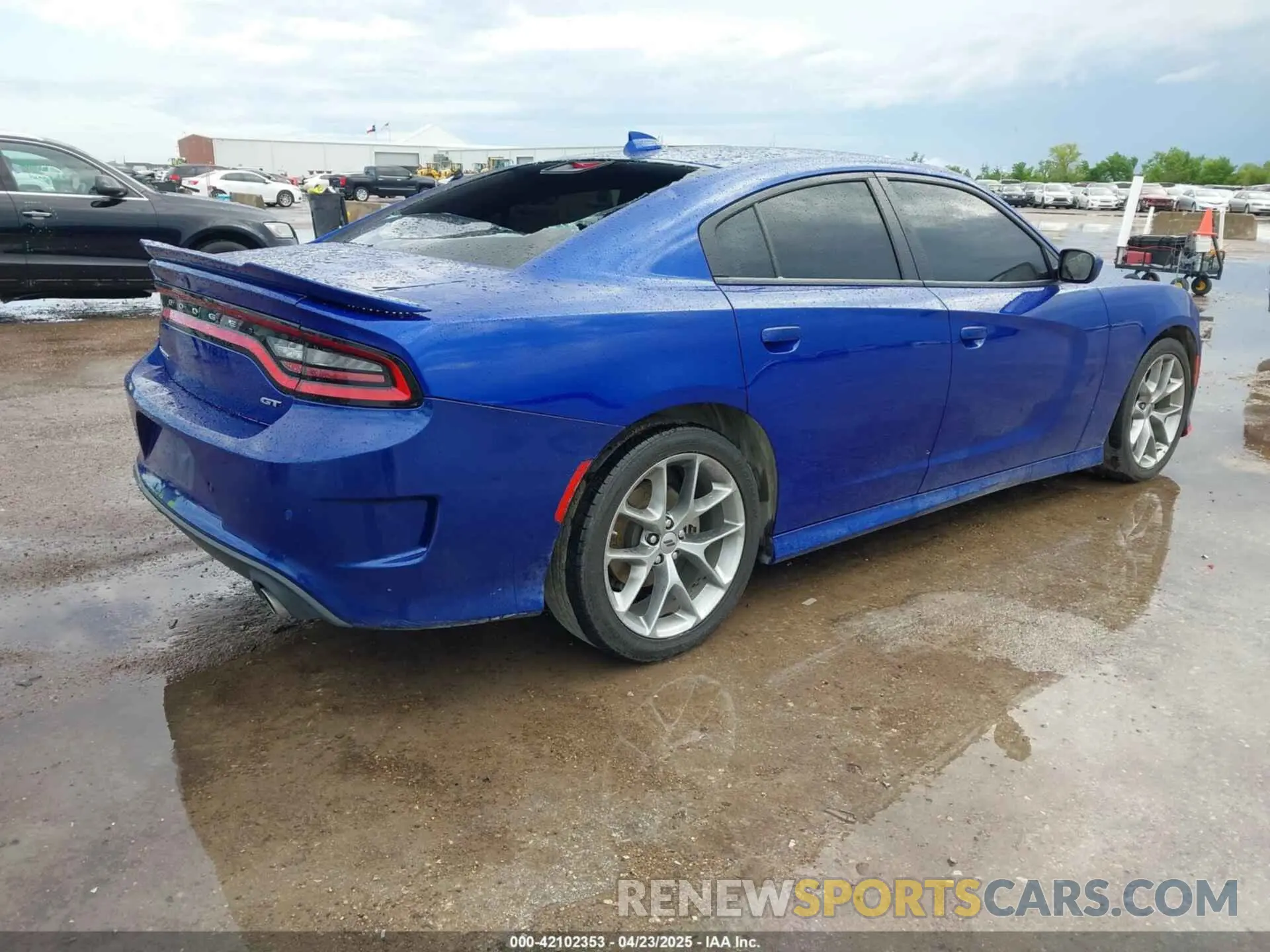 4 Photograph of a damaged car 2C3CDXHG8NH189032 DODGE CHARGER 2022