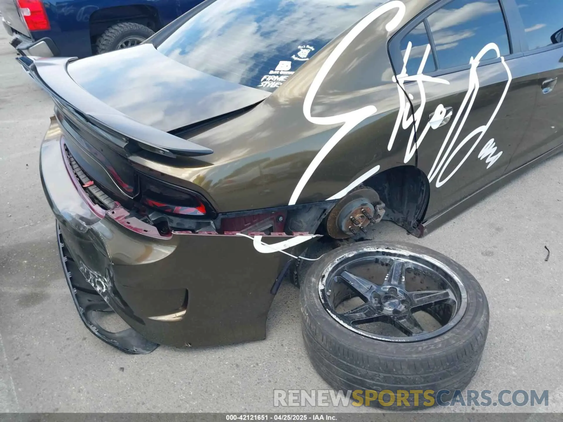 6 Photograph of a damaged car 2C3CDXHG8NH192660 DODGE CHARGER 2022