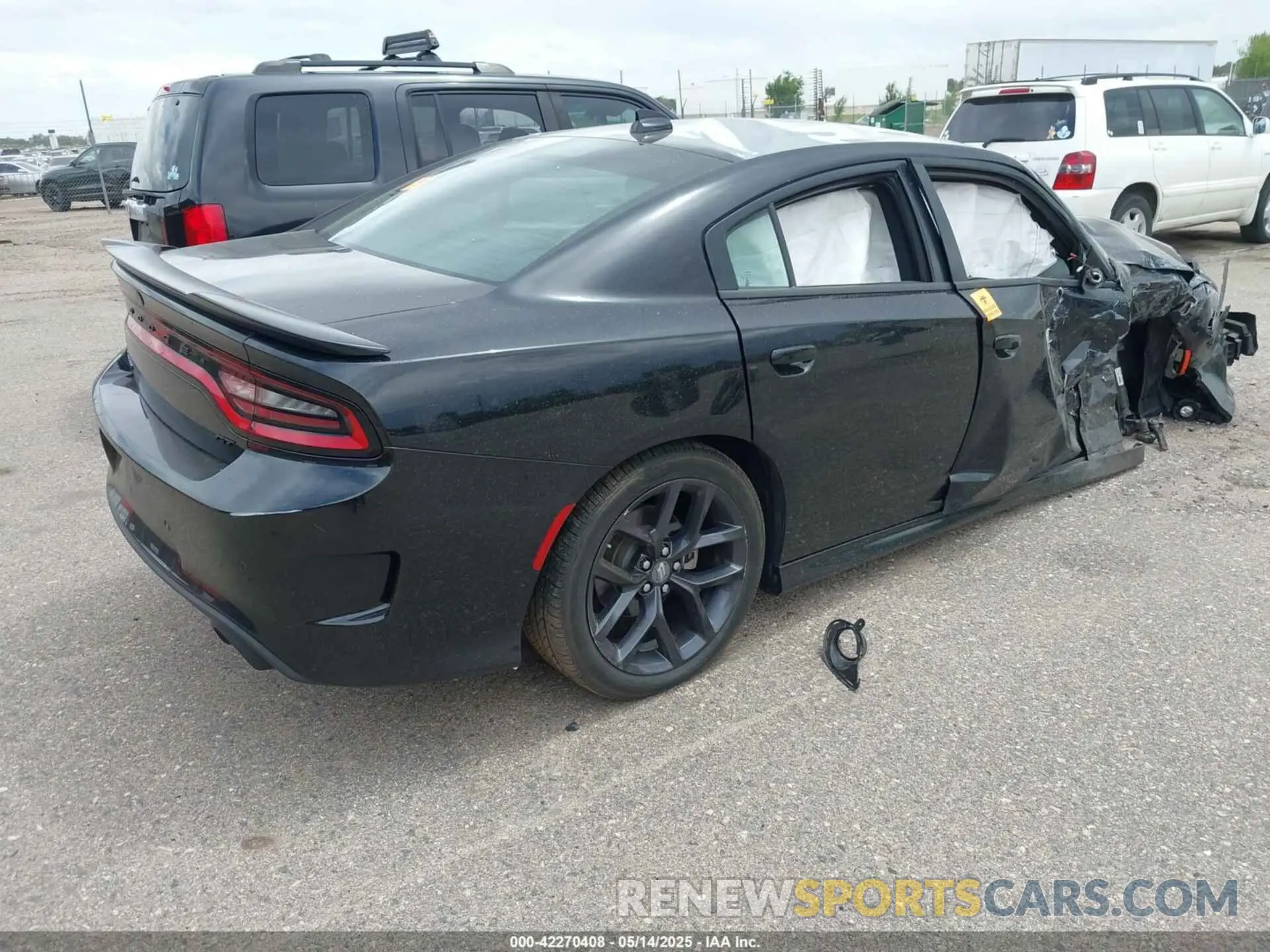 4 Photograph of a damaged car 2C3CDXHG8NH244532 DODGE CHARGER 2022